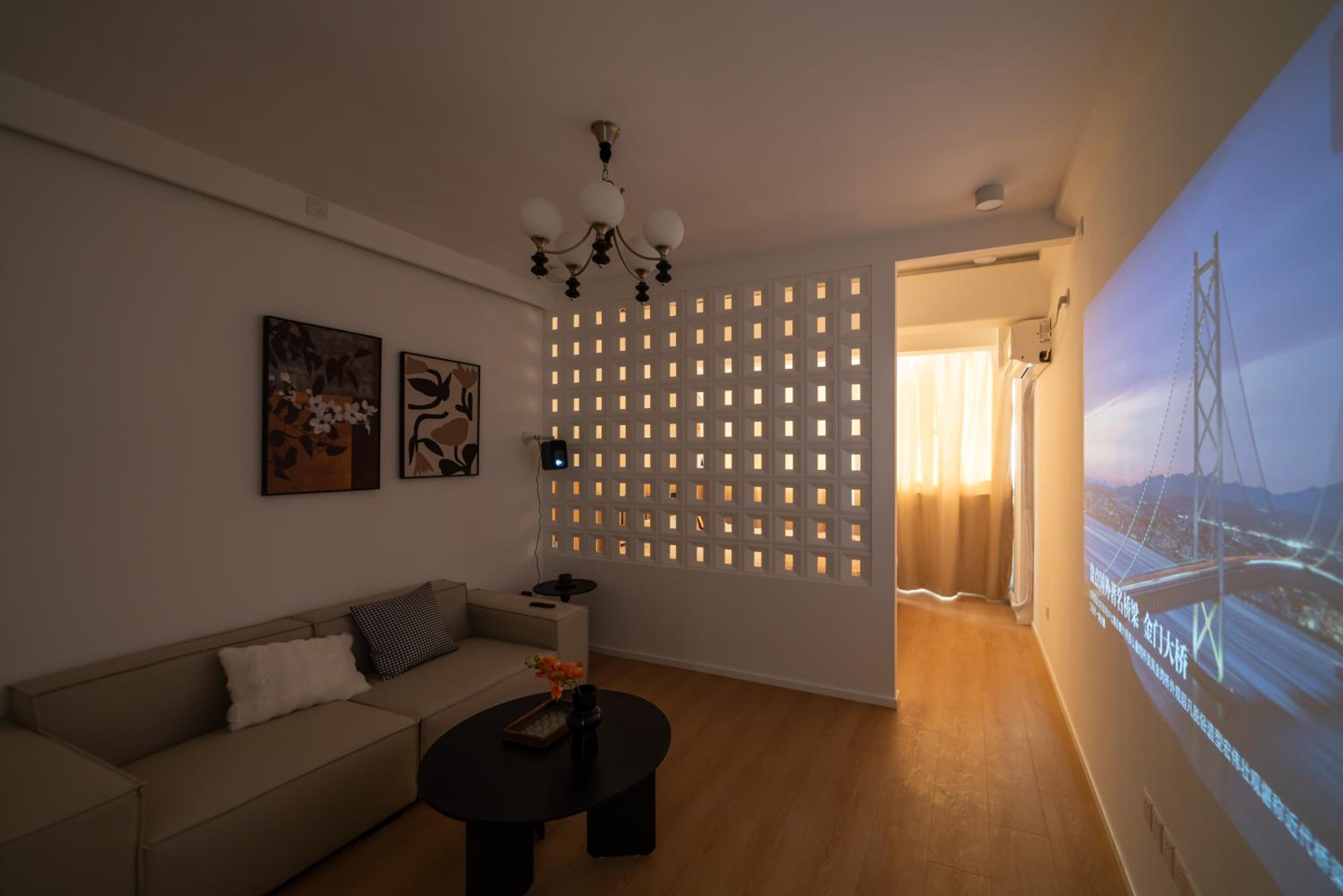 Yi Du Home with City View-110m from Jiashan Rd Metro -Easy Reach to Tianzifang - Credit Cards Accepted