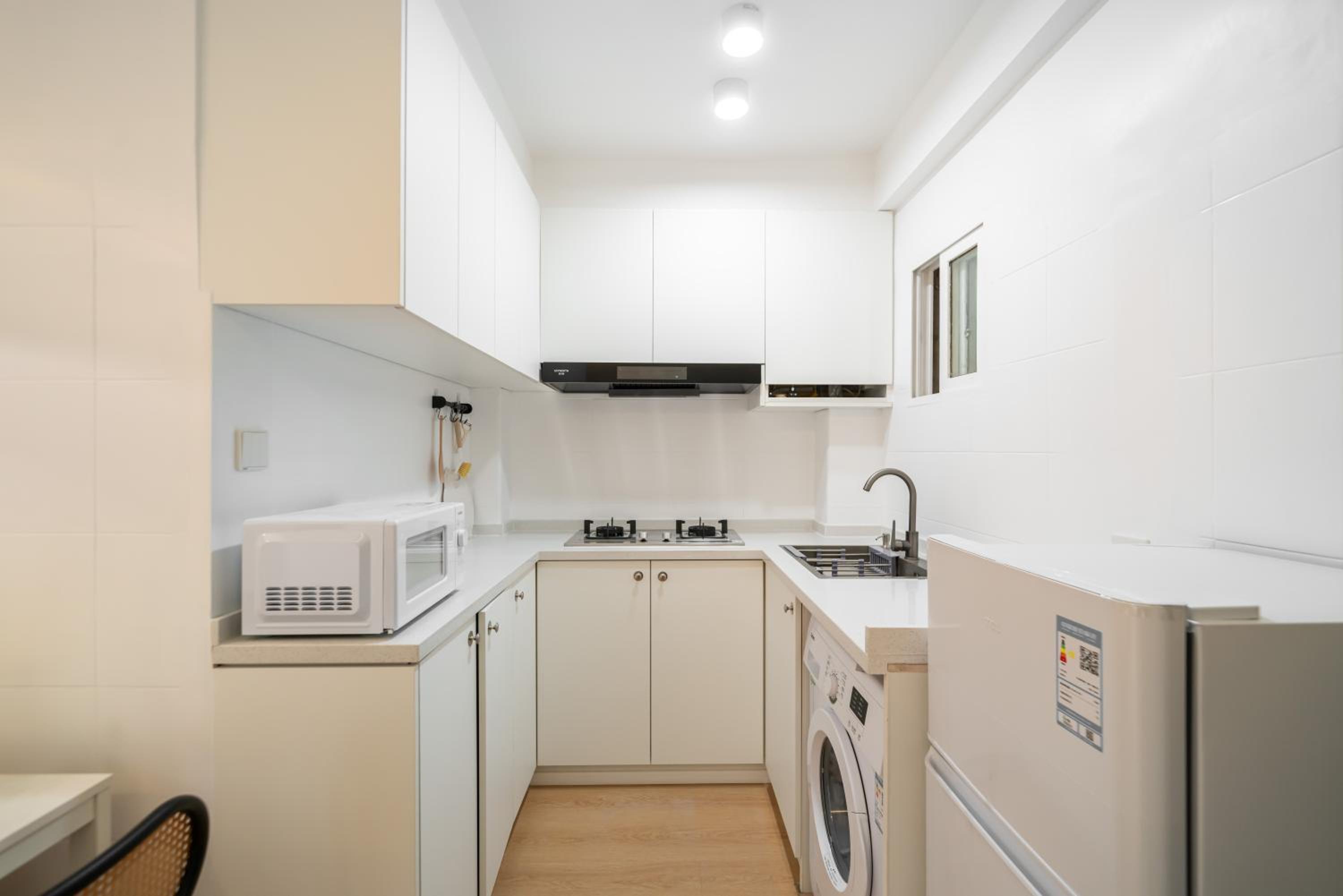 Yi Du Home with City View-110m from Jiashan Rd Metro -Easy Reach to Tianzifang - Credit Cards Accepted