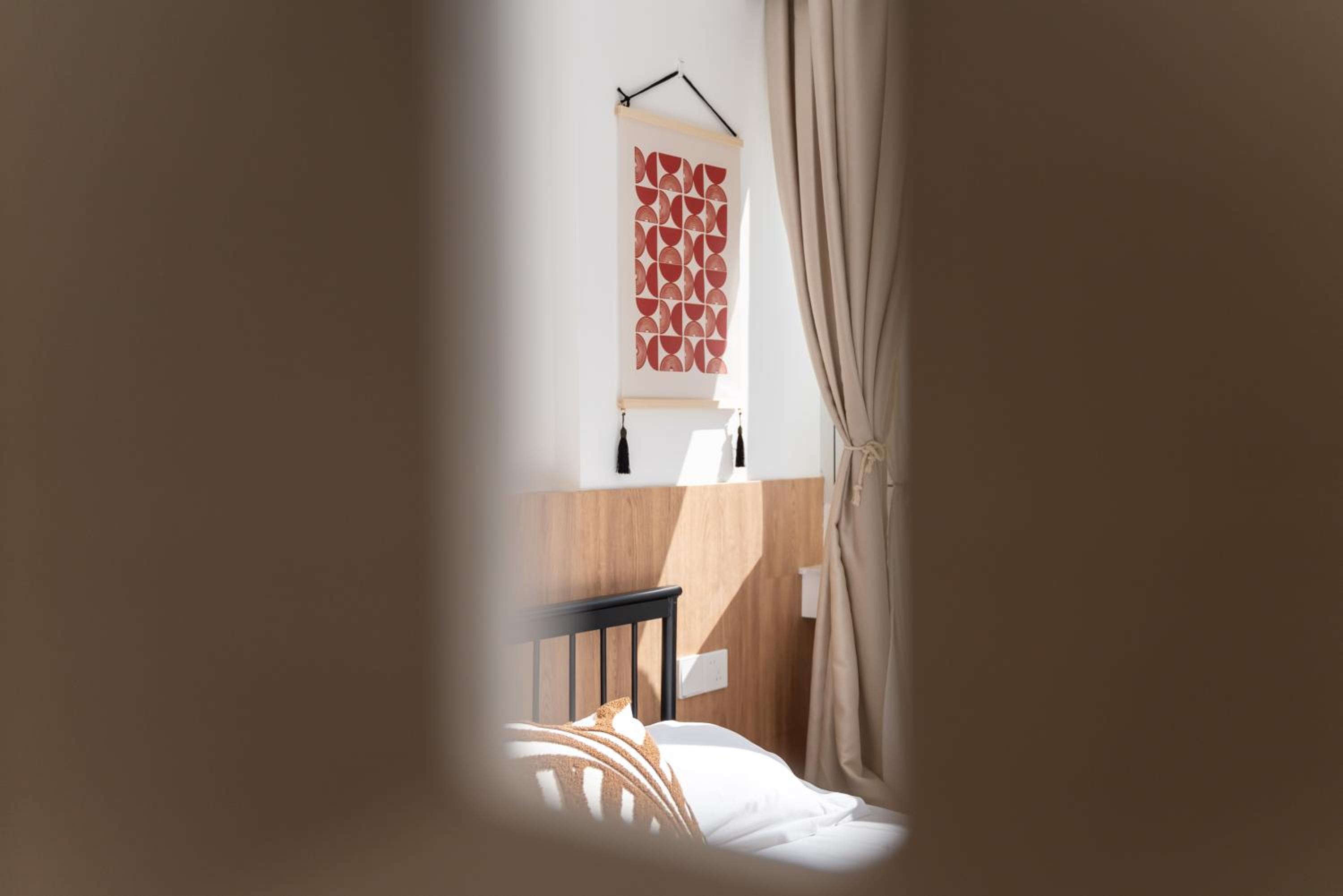 Yi Du Home with City View-110m from Jiashan Rd Metro -Easy Reach to Tianzifang - Credit Cards Accepted