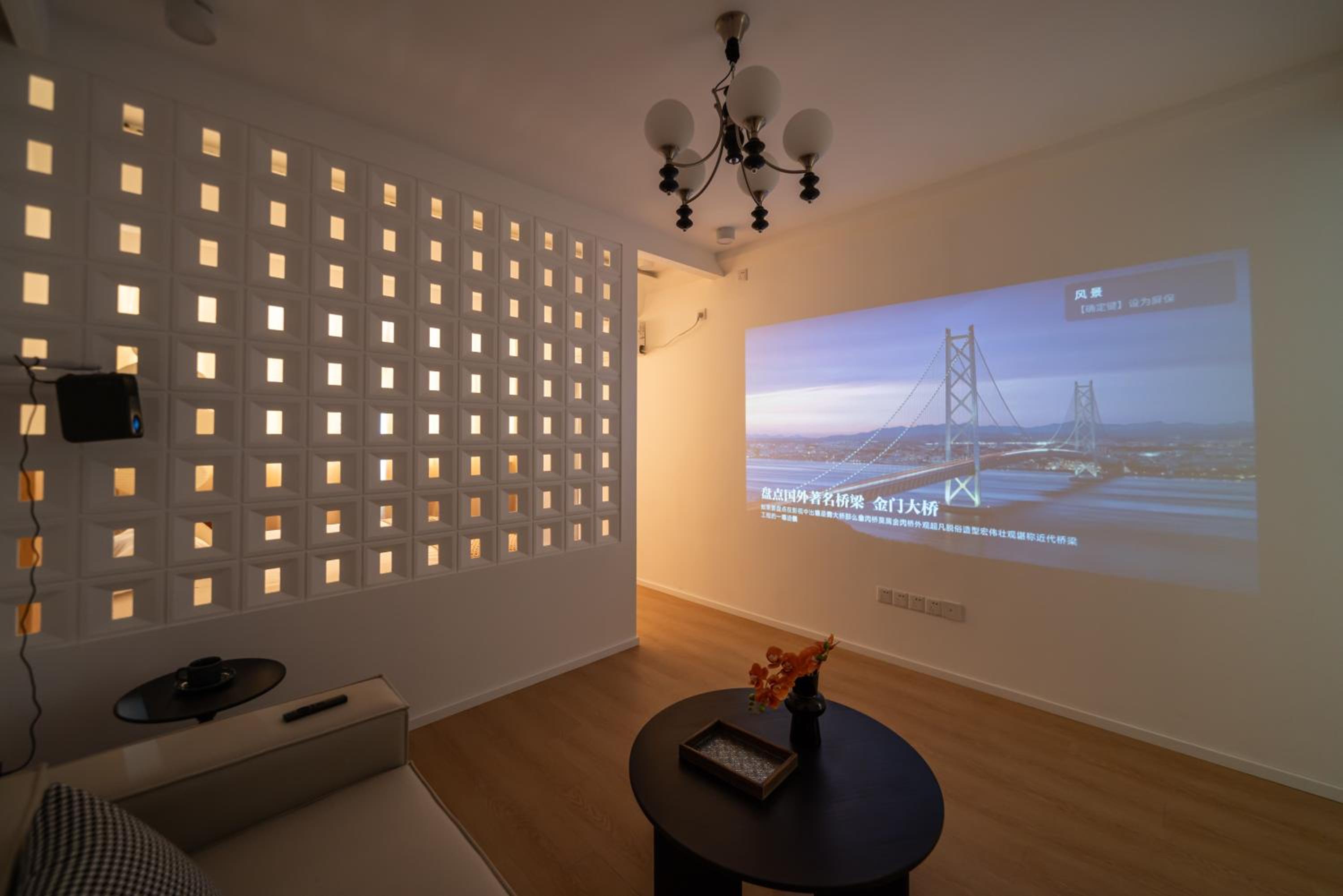 Yi Du Home with City View-110m from Jiashan Rd Metro -Easy Reach to Tianzifang - Credit Cards Accepted