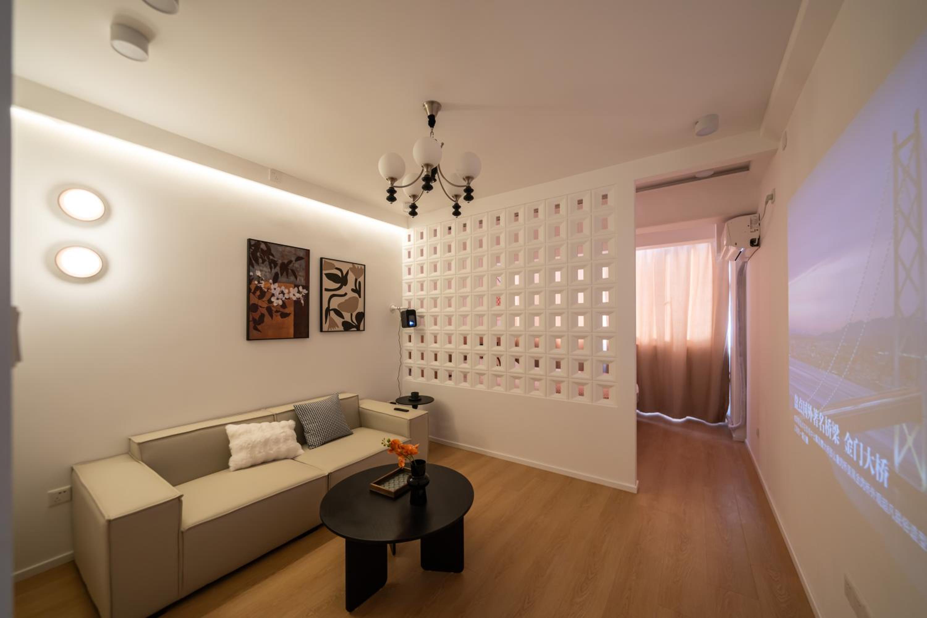 Yi Du Home with City View-110m from Jiashan Rd Metro -Easy Reach to Tianzifang - Credit Cards Accepted