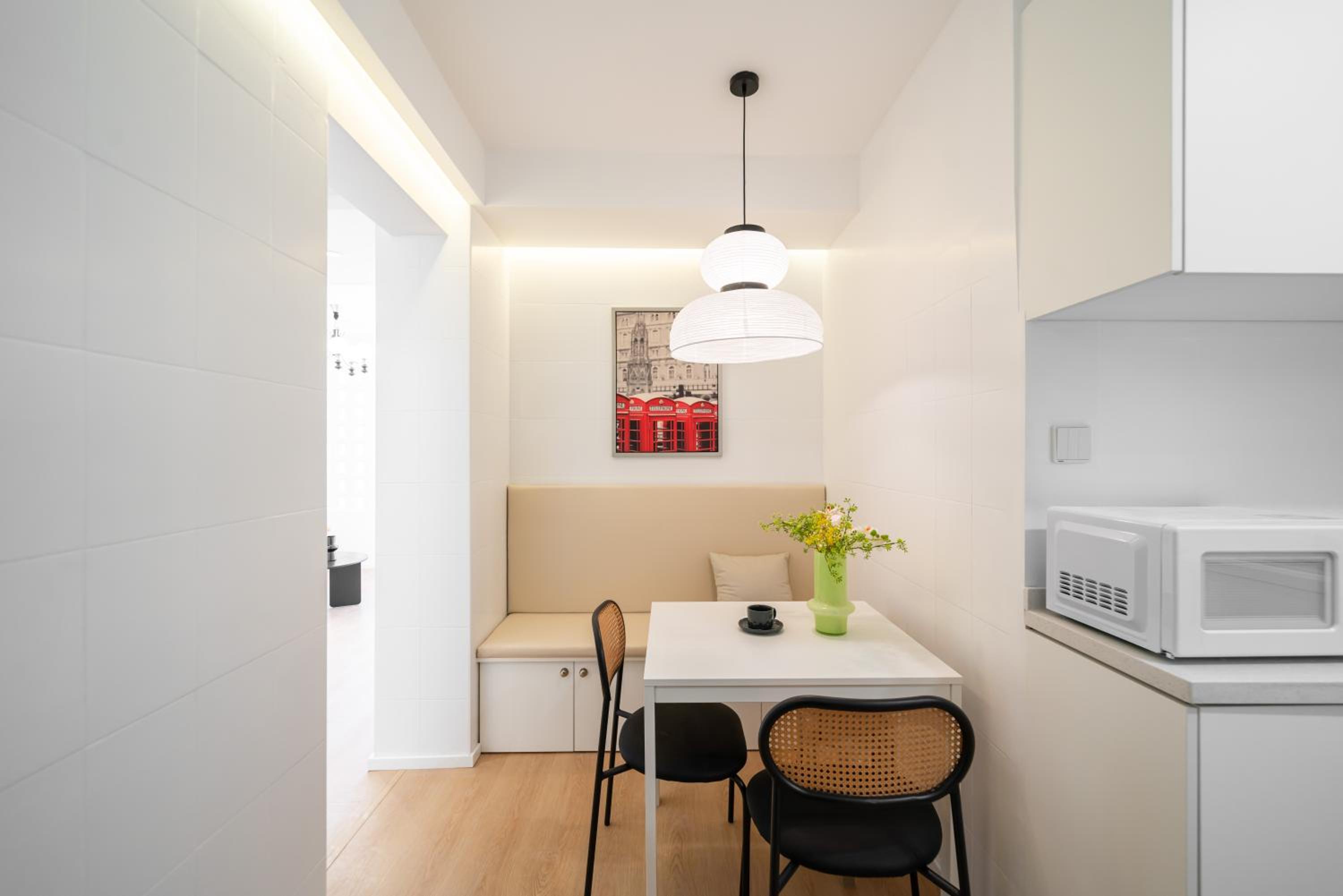 Yi Du Home with City View-110m from Jiashan Rd Metro -Easy Reach to Tianzifang - Credit Cards Accepted