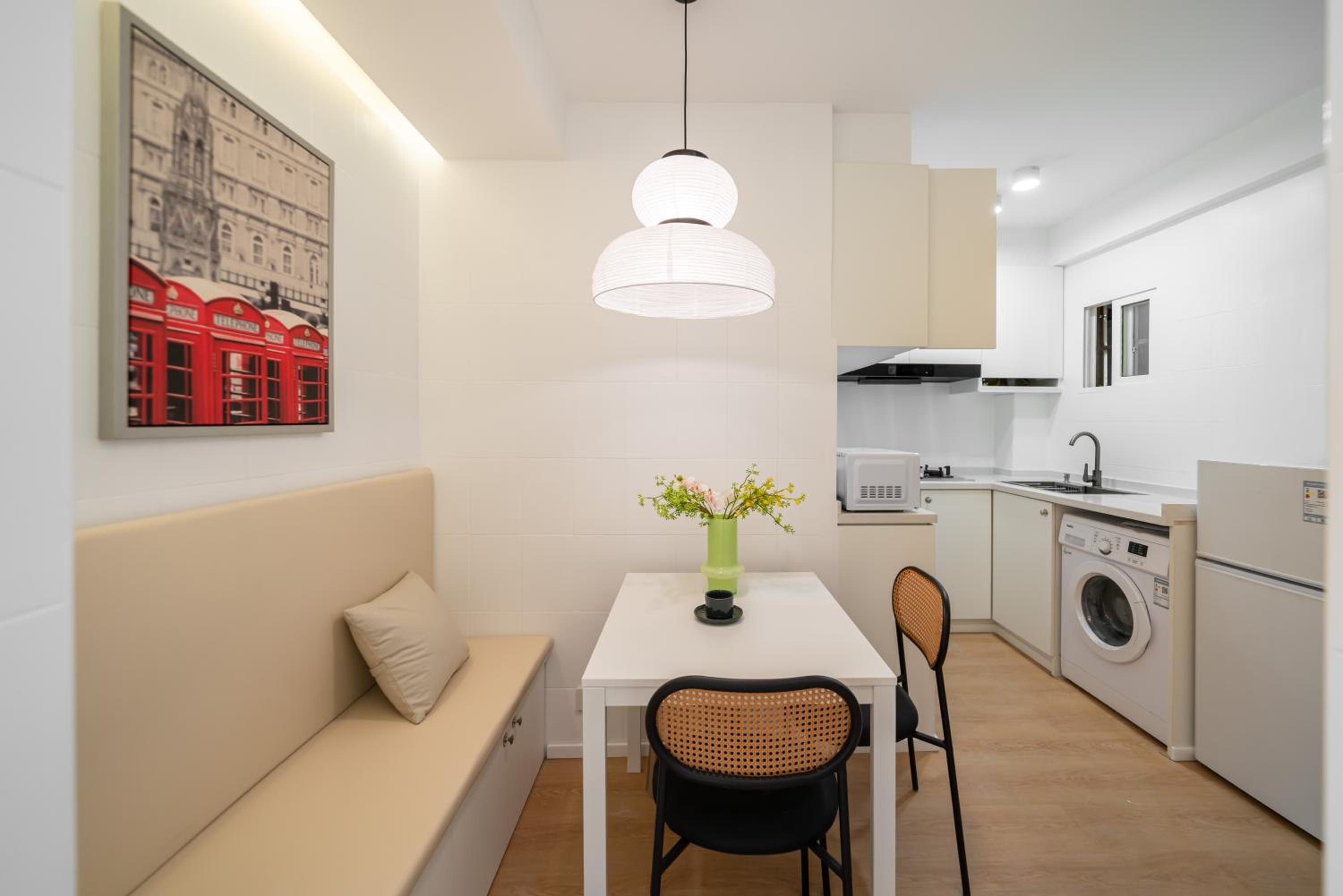 Yi Du Home with City View-110m from Jiashan Rd Metro -Easy Reach to Tianzifang - Credit Cards Accepted