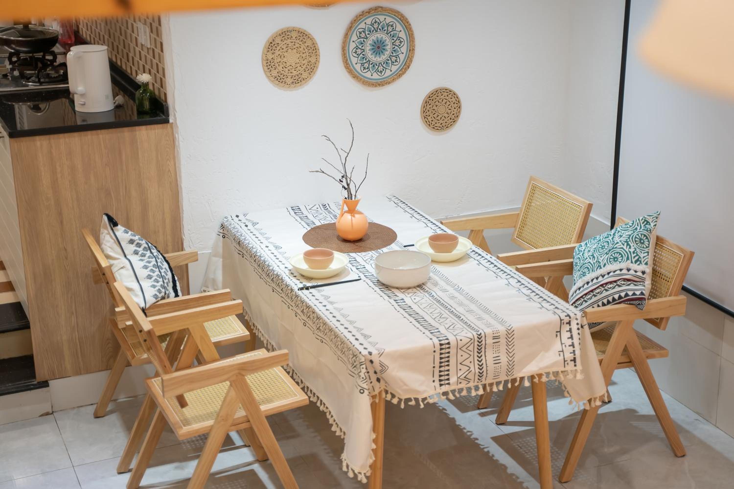 Shanghai Downtown Yi Du B&B - Near South Shaanxi Road Metro Station 600meters