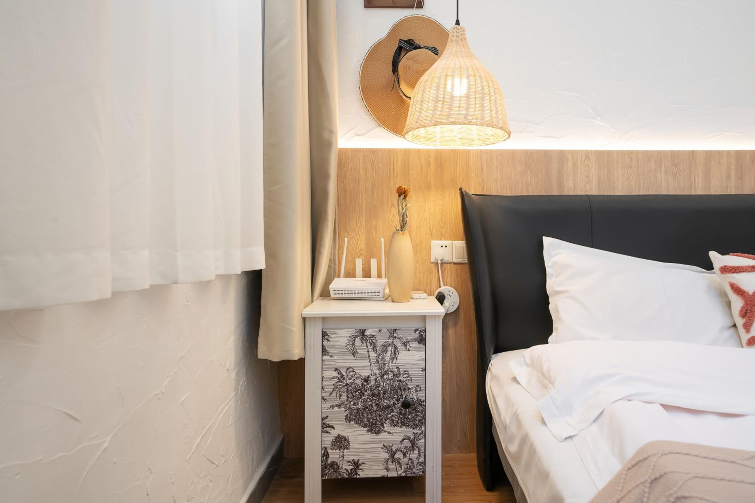 Shanghai Downtown Yi Du B&B - Near South Shaanxi Road Metro Station 600meters