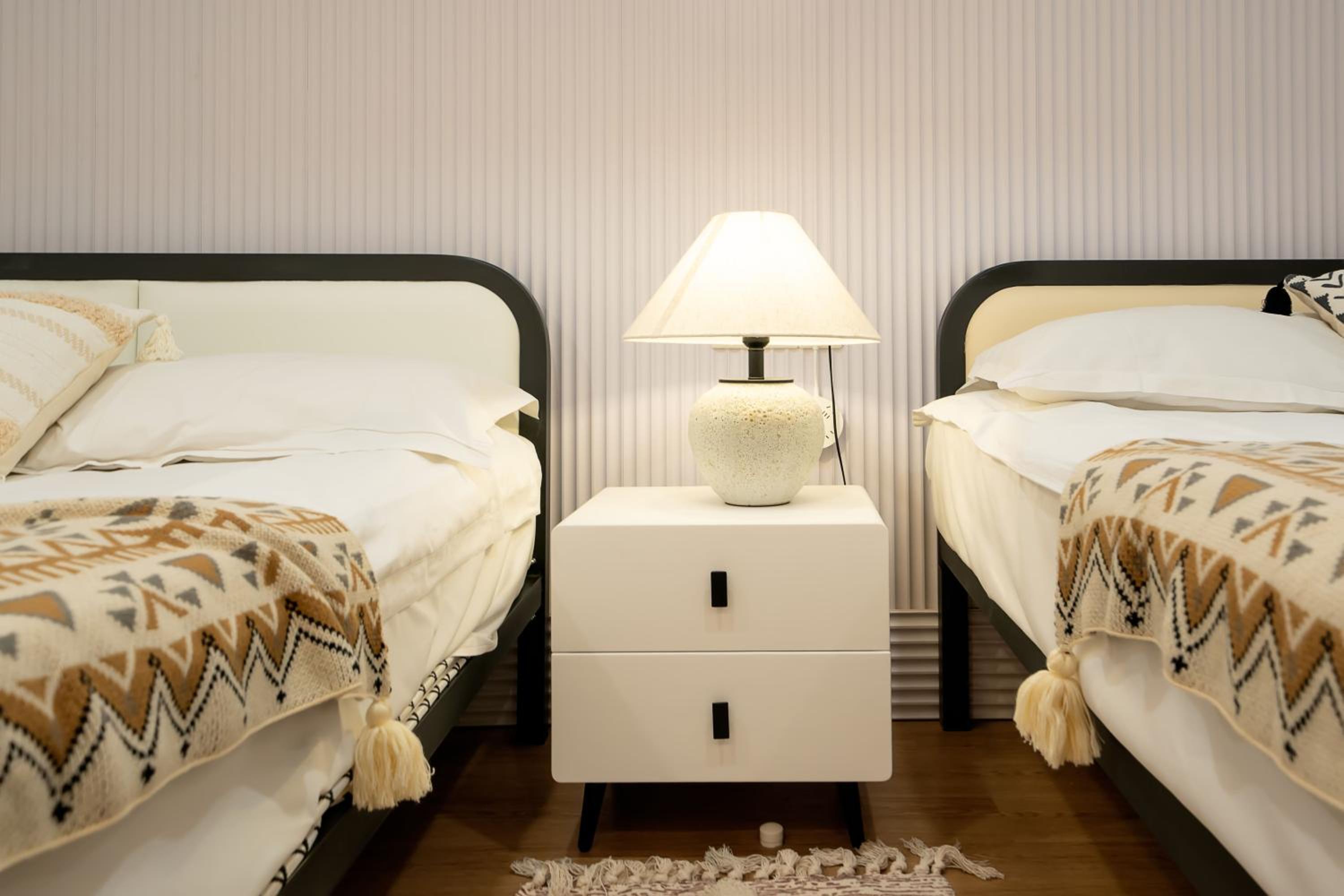 Shanghai Downtown Yi Du B&B - Near South Shaanxi Road Metro Station 600meters