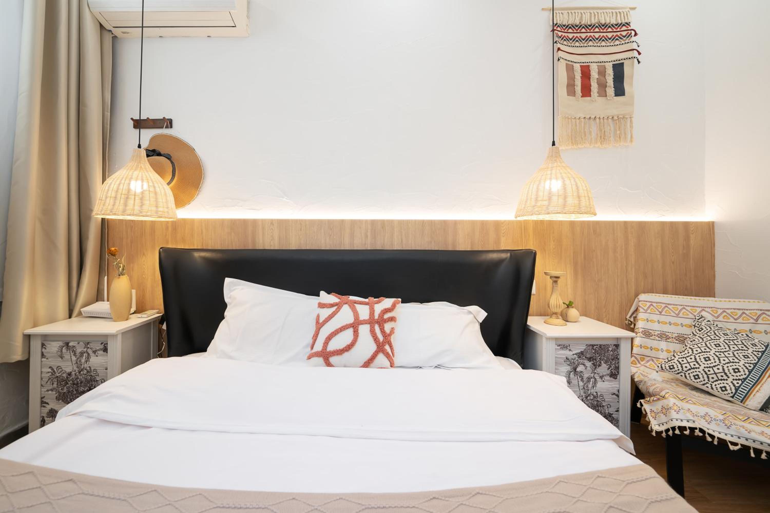 Shanghai Downtown Yi Du B&B - Near South Shaanxi Road Metro Station 600meters