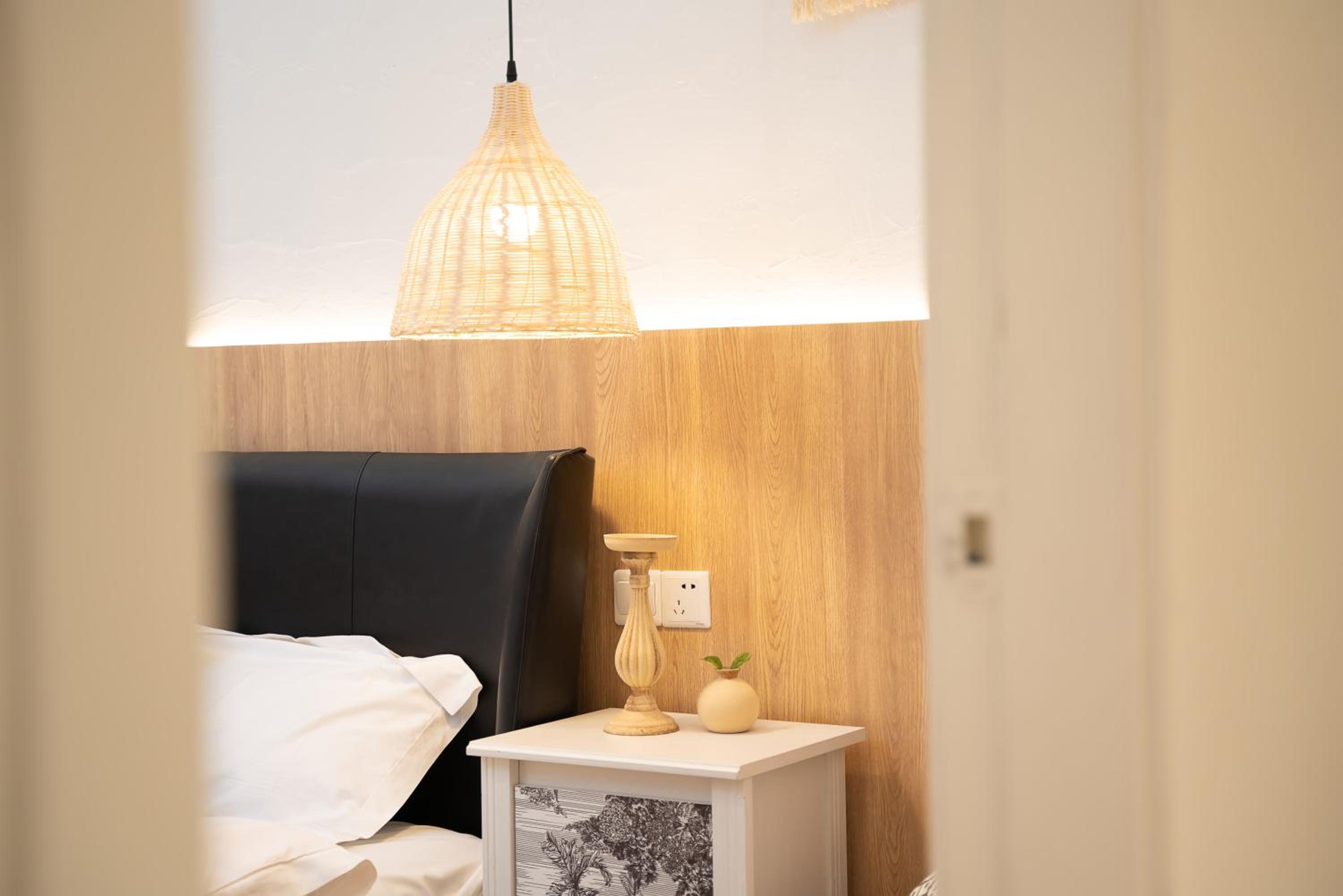 Shanghai Downtown Yi Du B&B - Near South Shaanxi Road Metro Station 600meters