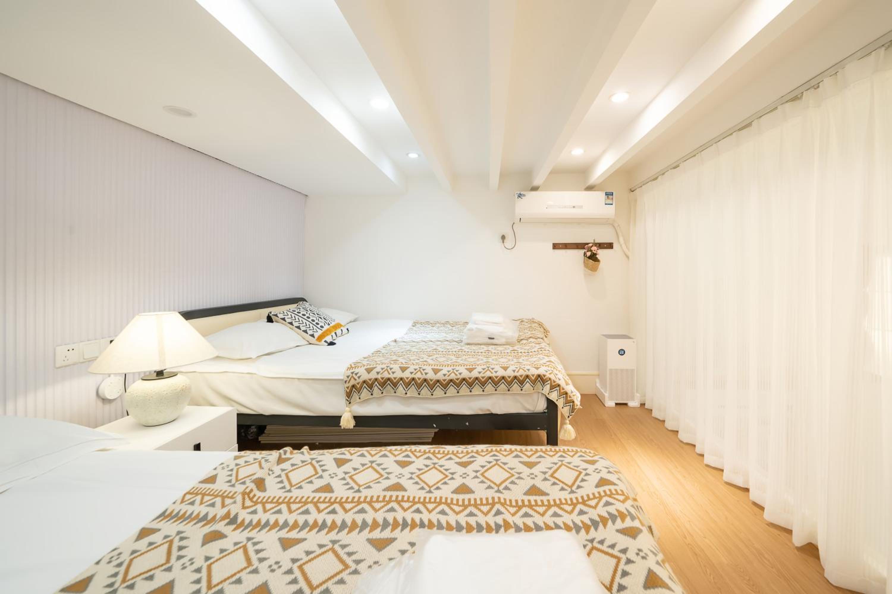 Shanghai Downtown Yi Du B&B - Near South Shaanxi Road Metro Station 600meters