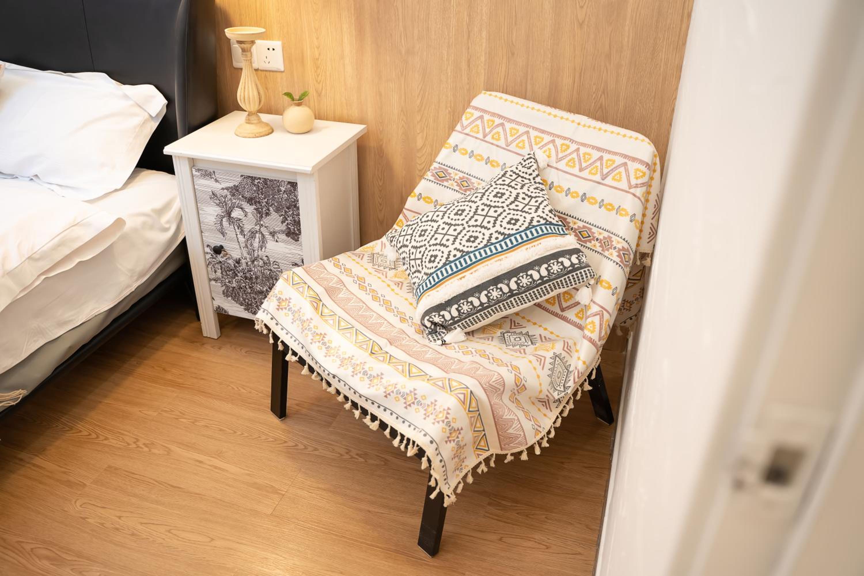 Shanghai Downtown Yi Du B&B - Near South Shaanxi Road Metro Station 600meters