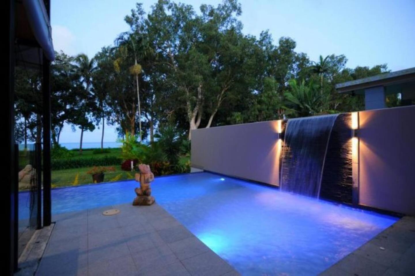 Bramston on the Beach - A Private Poolside Oasis