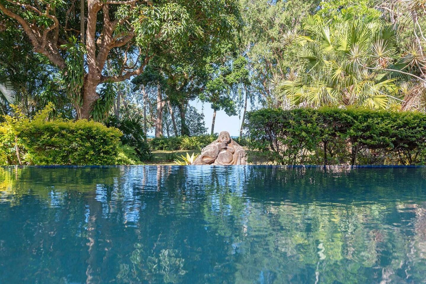 Bramston on the Beach - A Private Poolside Oasis