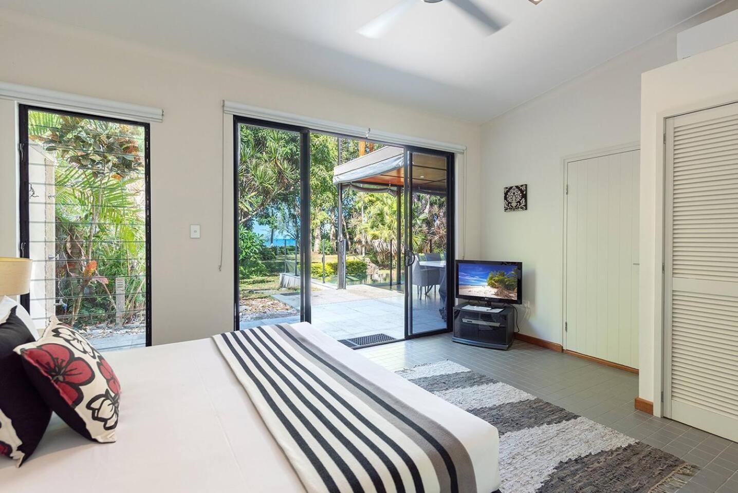 Bramston on the Beach - A Private Poolside Oasis