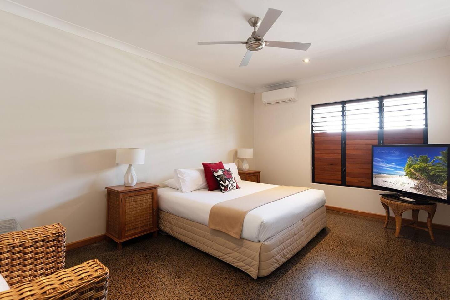 Bramston on the Beach - A Private Poolside Oasis