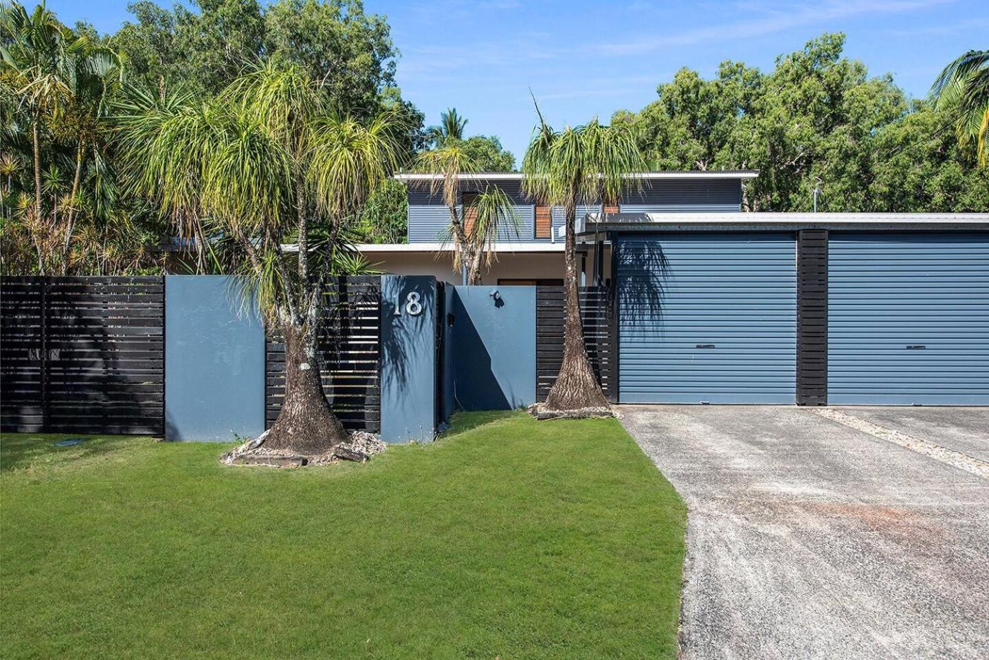 Bramston on the Beach - A Private Poolside Oasis
