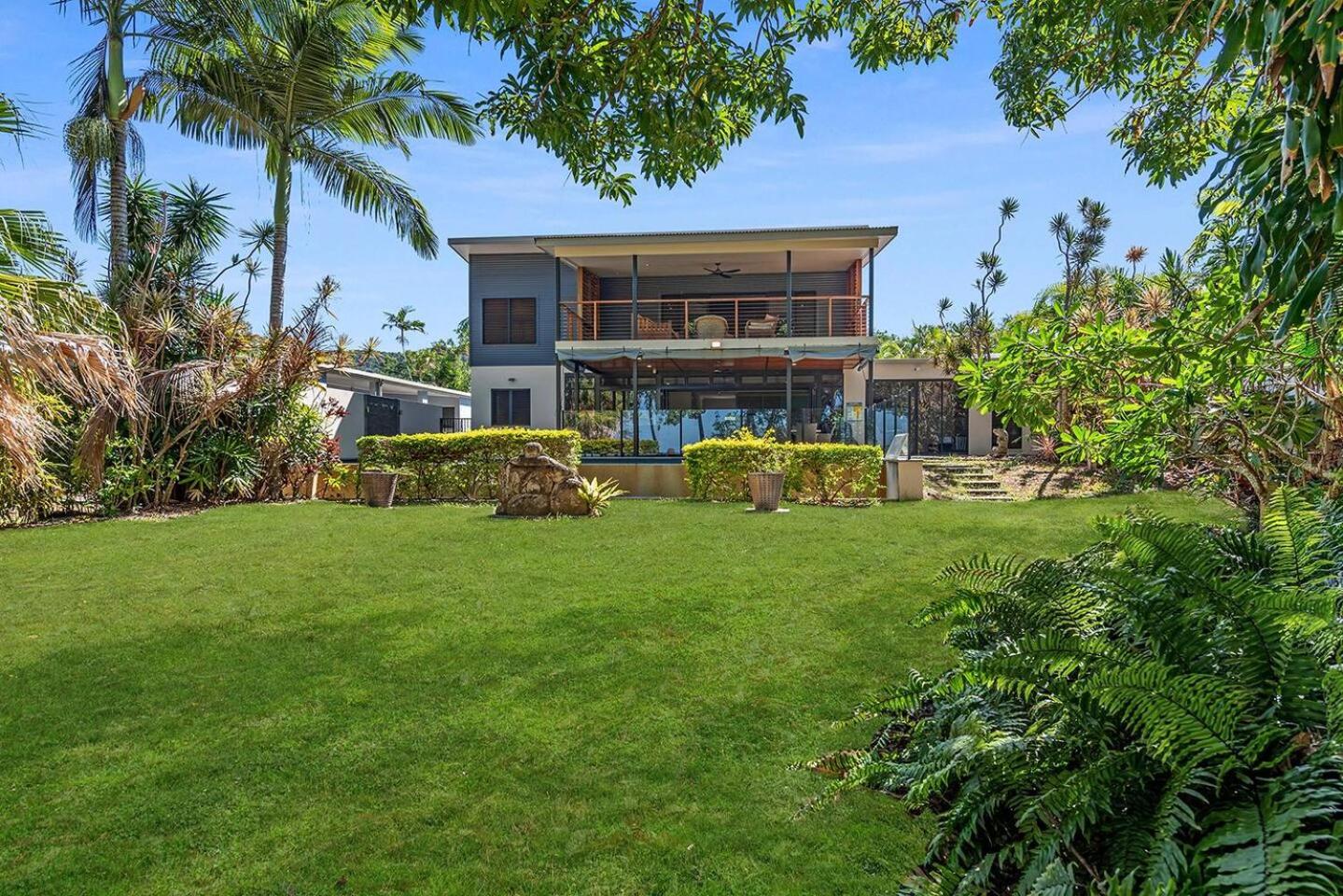 Bramston on the Beach - A Private Poolside Oasis