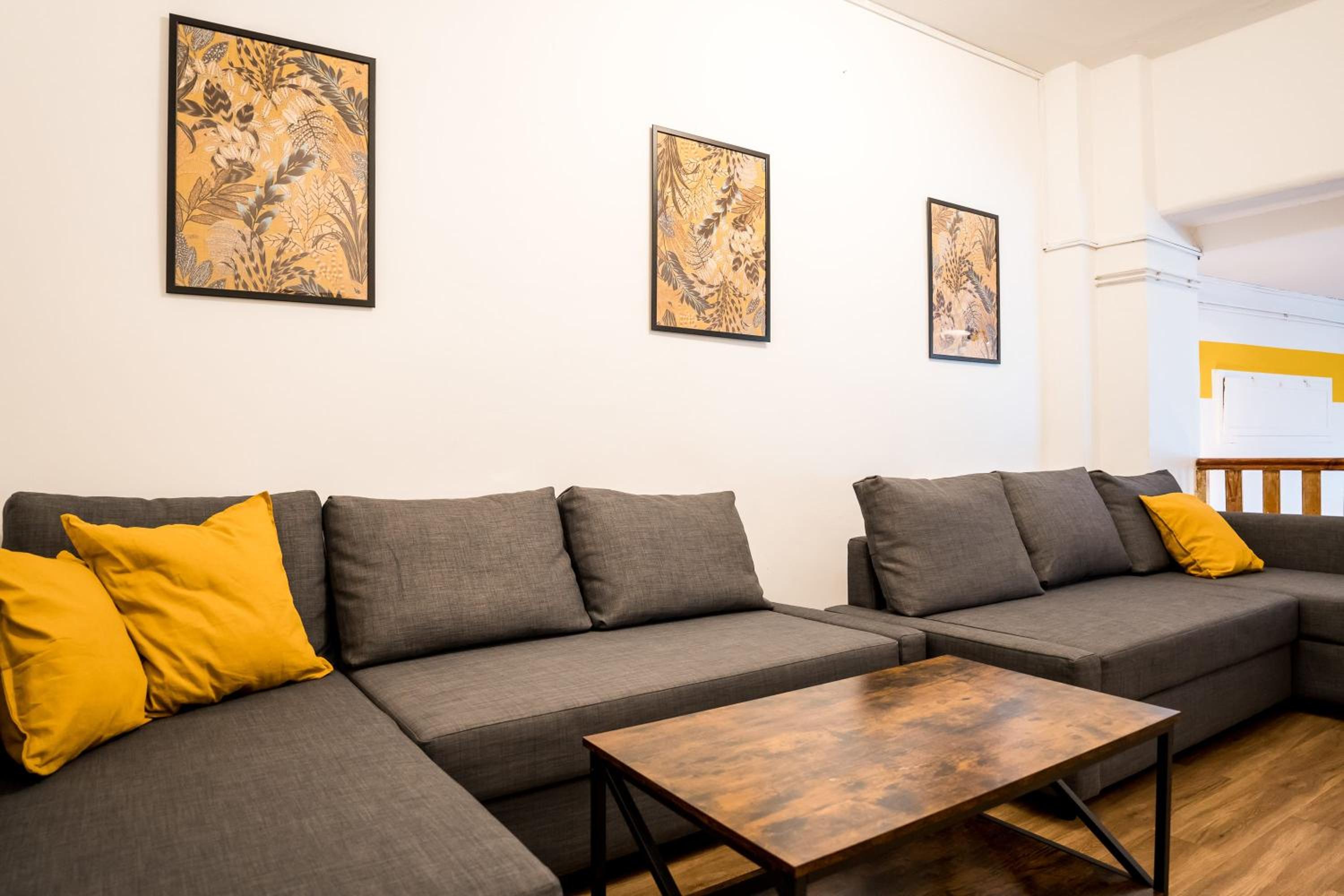 Three Bedroom plus big kitchen plus SelfCheckIn plus Street Parking