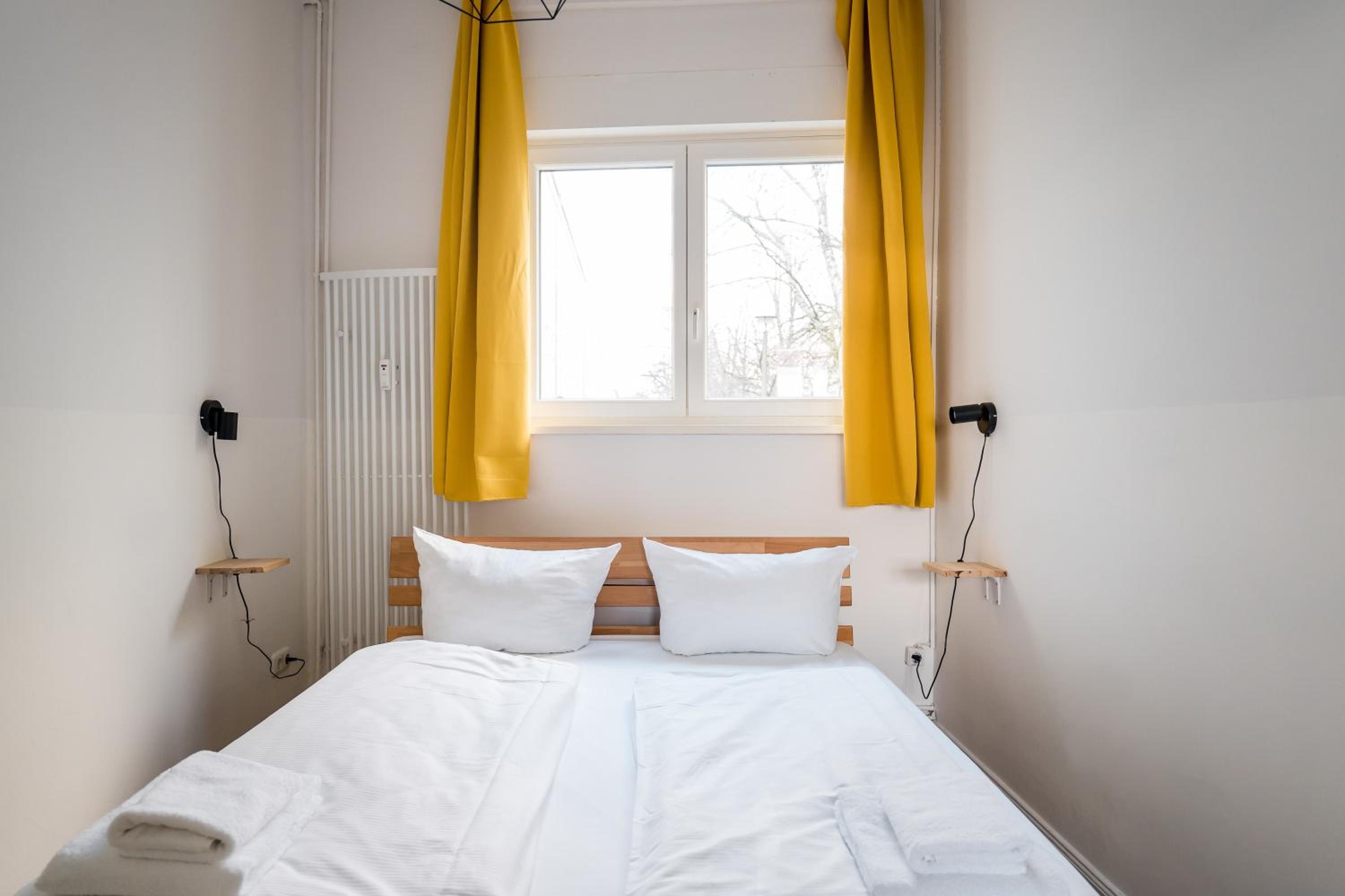 Three Bedroom plus big kitchen plus SelfCheckIn plus Street Parking