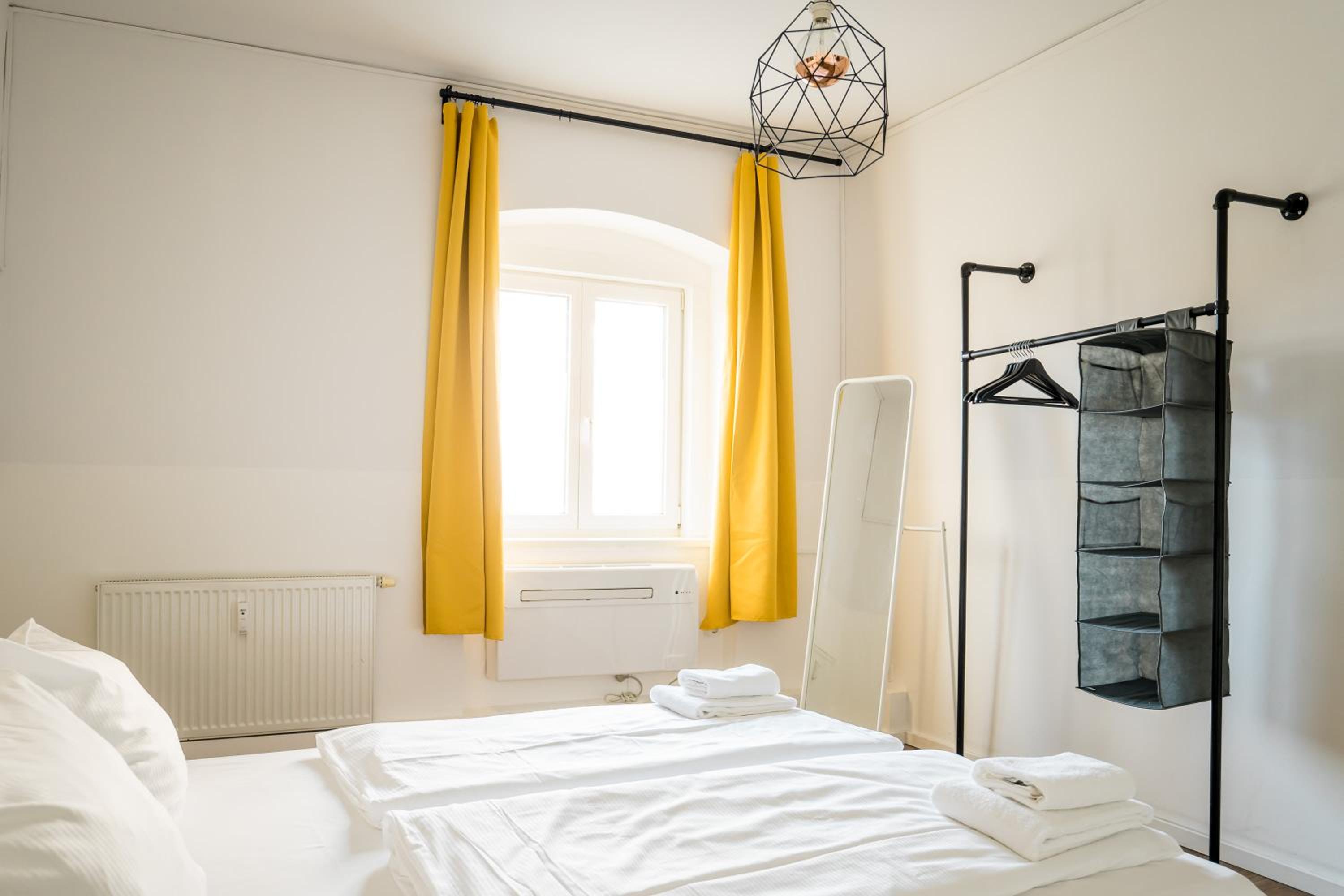 Three Bedroom plus big kitchen plus SelfCheckIn plus Street Parking
