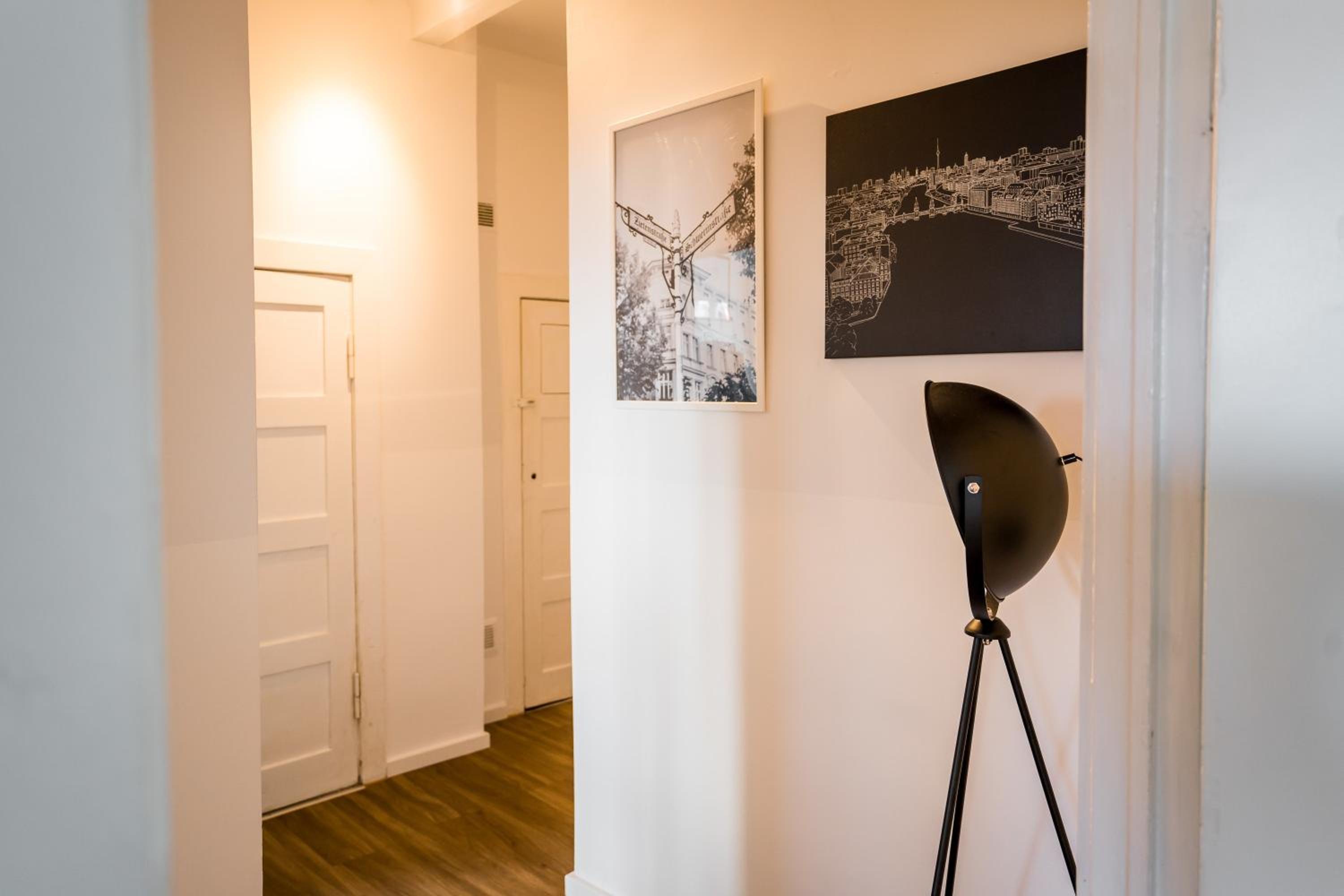 Three Bedroom plus big kitchen plus SelfCheckIn plus Street Parking