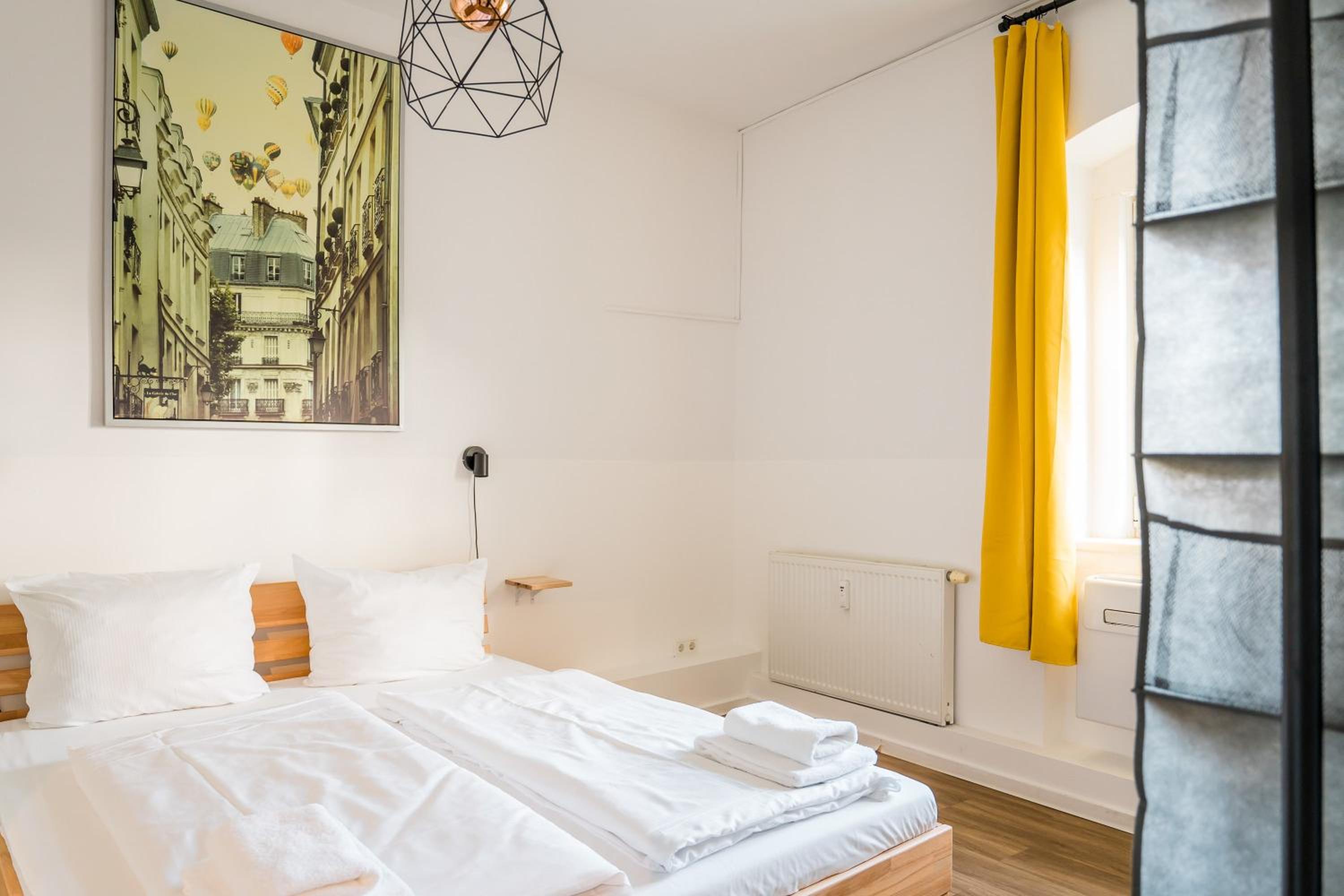 Three Bedroom plus big kitchen plus SelfCheckIn plus Street Parking