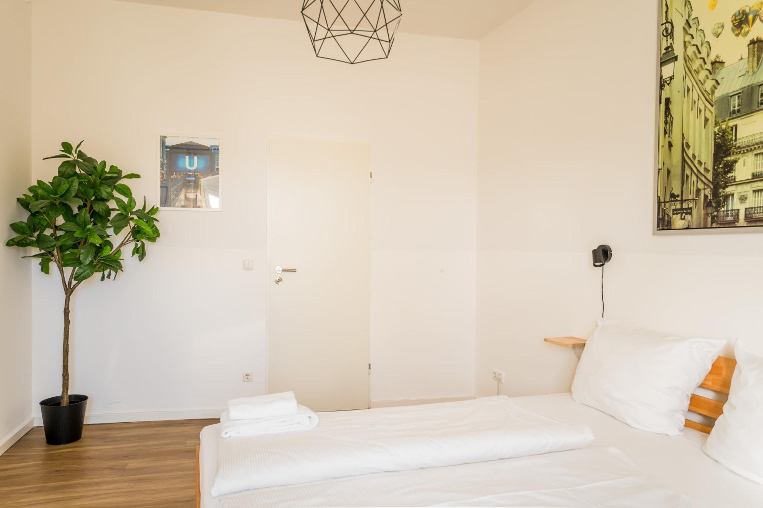 Three Bedroom plus big kitchen plus SelfCheckIn plus Street Parking