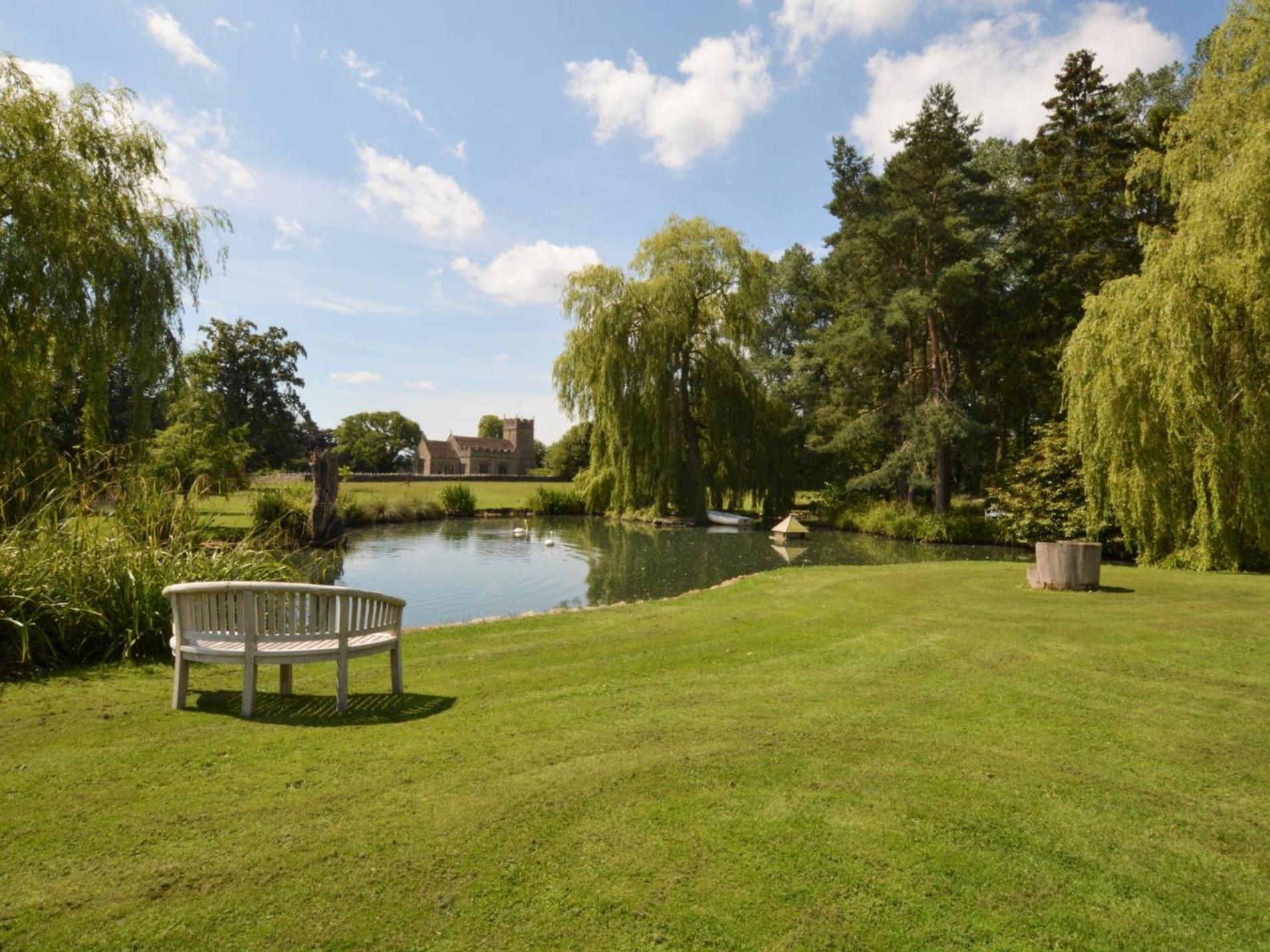 3 Bed in Sherborne oc-folwr view 2
