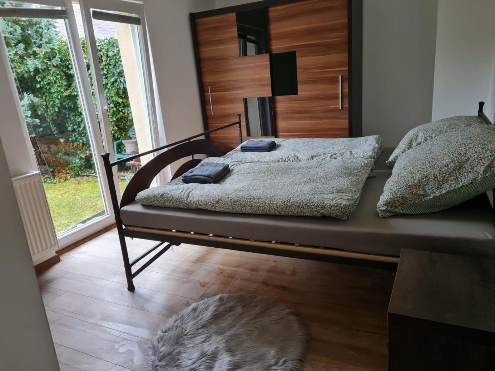 Dom pri rieke s parkovaním