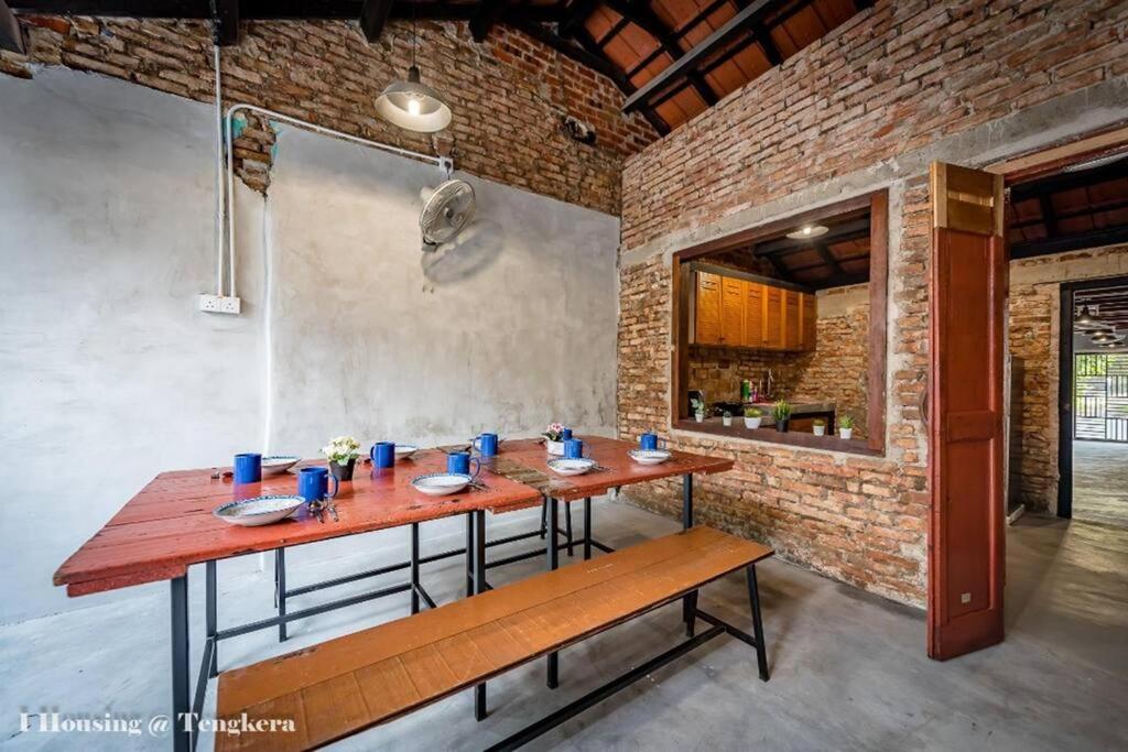 The Woods Cottage Near Jonker Melaka by I Housing photo 2