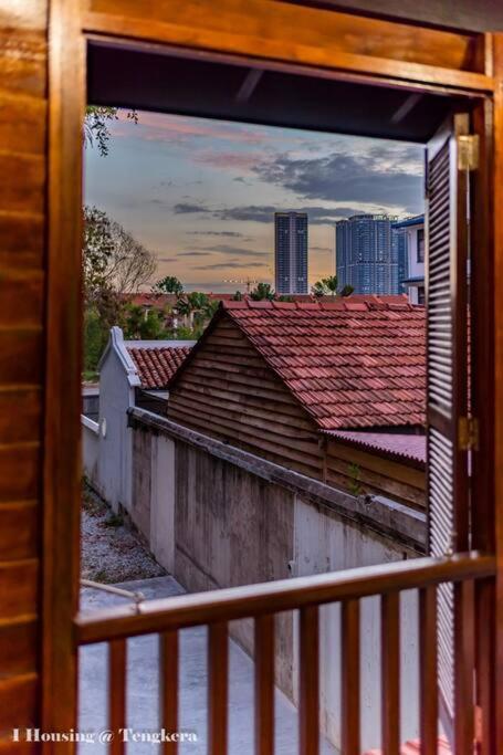 The Woods Cottage Near Jonker Melaka by I Housing photo 3