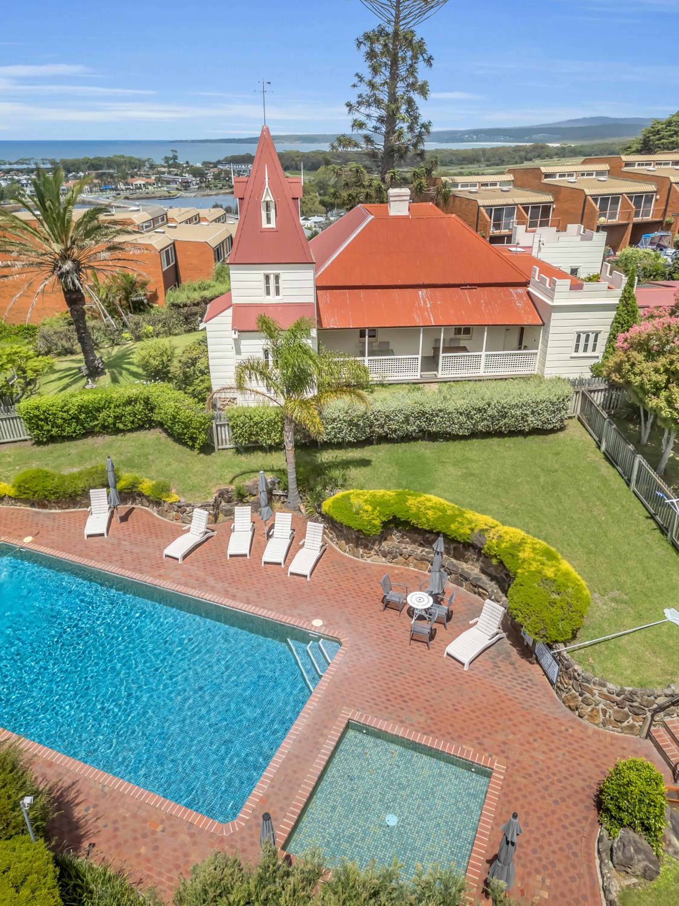 Munns Tower House
