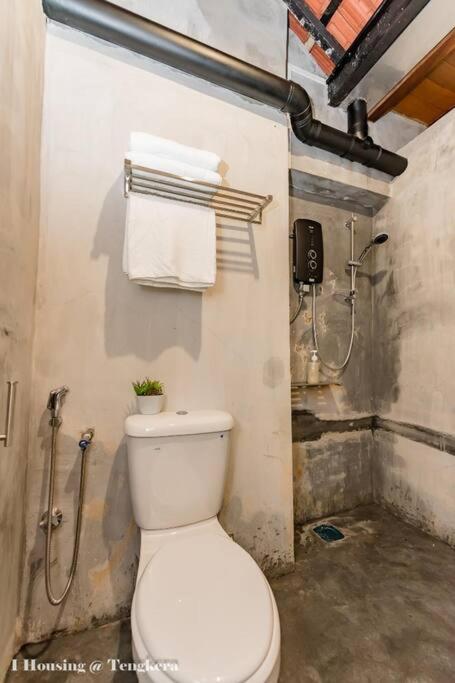 The Woods Cottage Near Jonker Melaka by I Housing photo 6