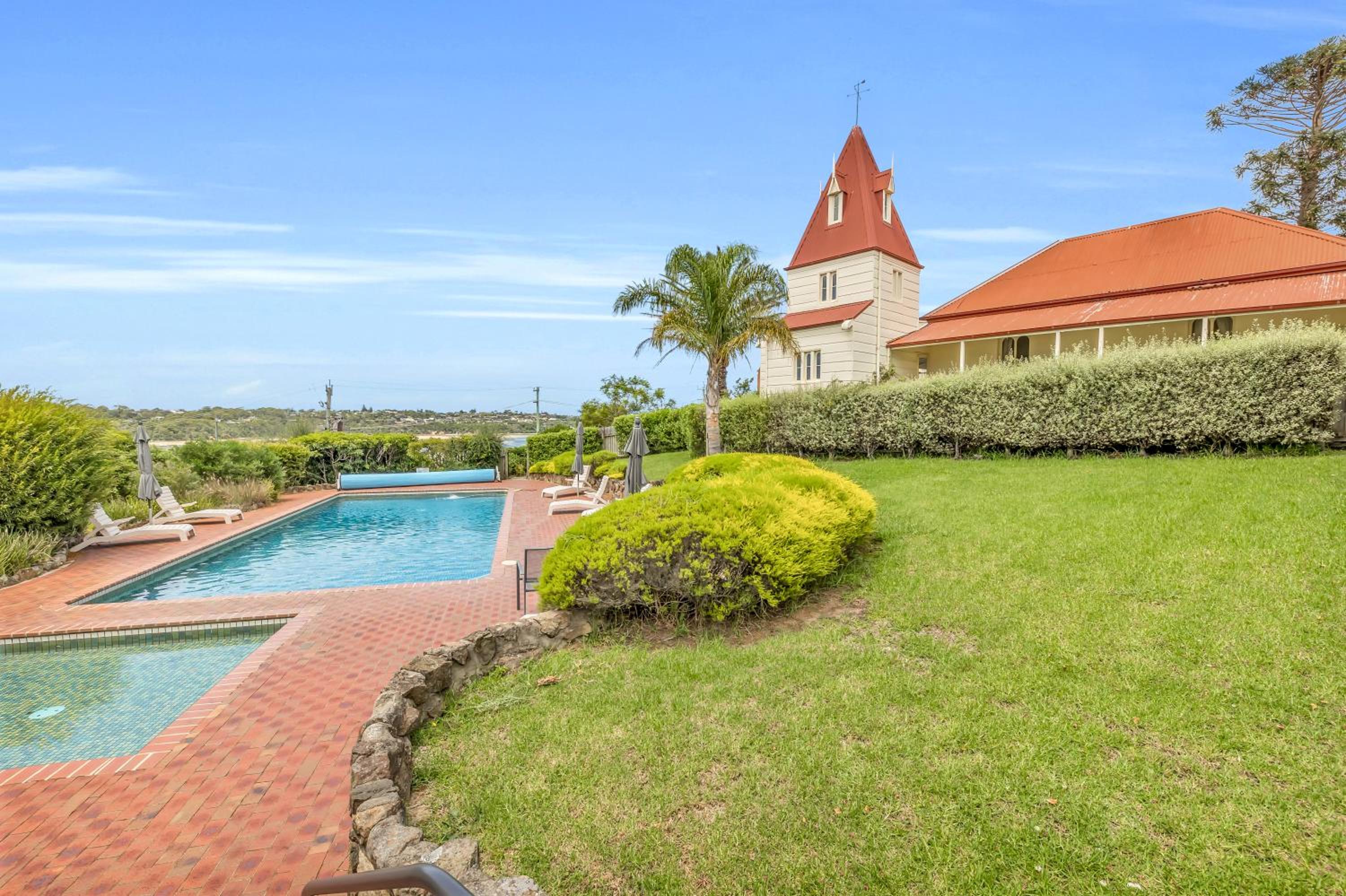 Munns Tower House