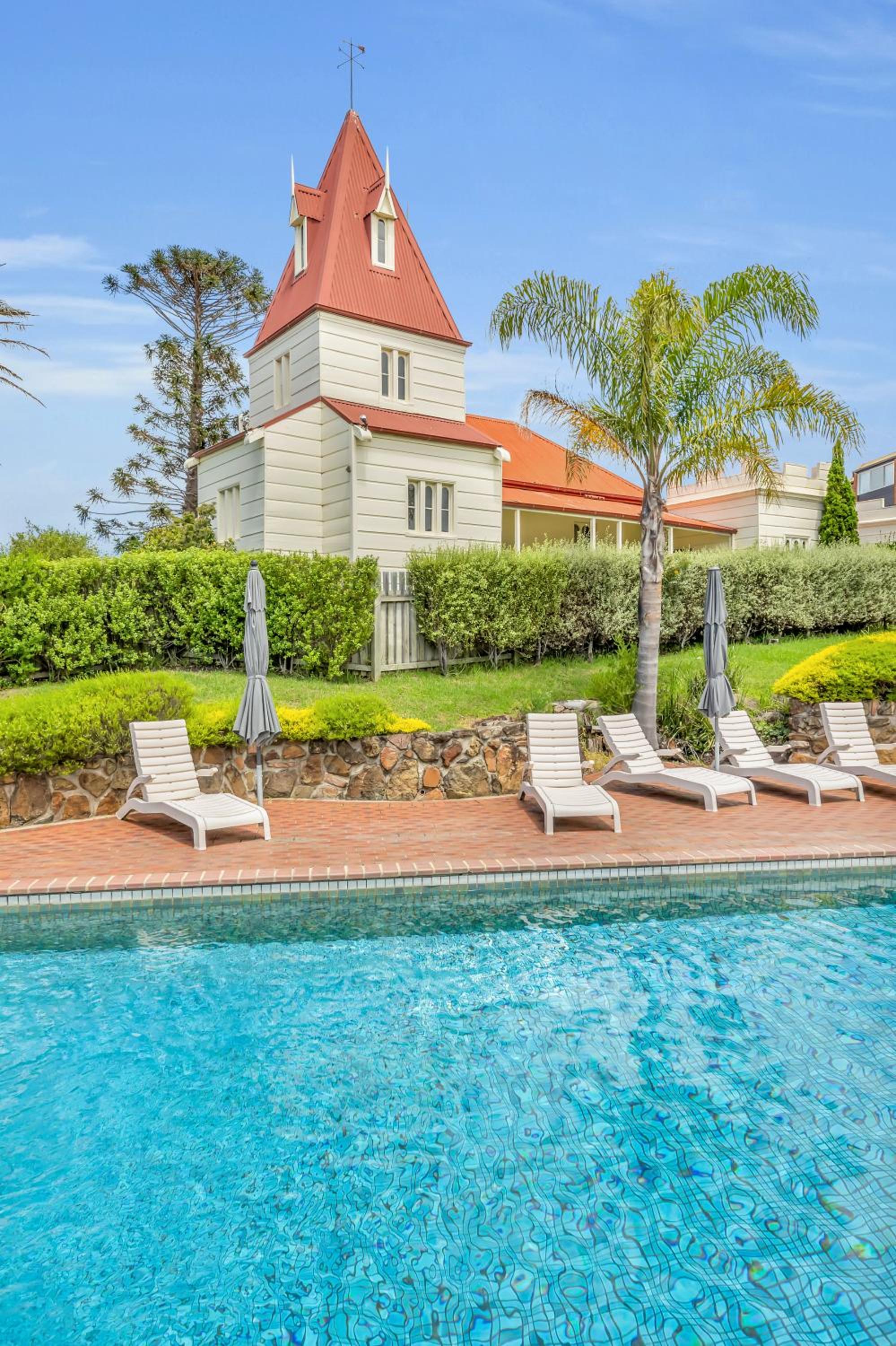 Munns Tower House