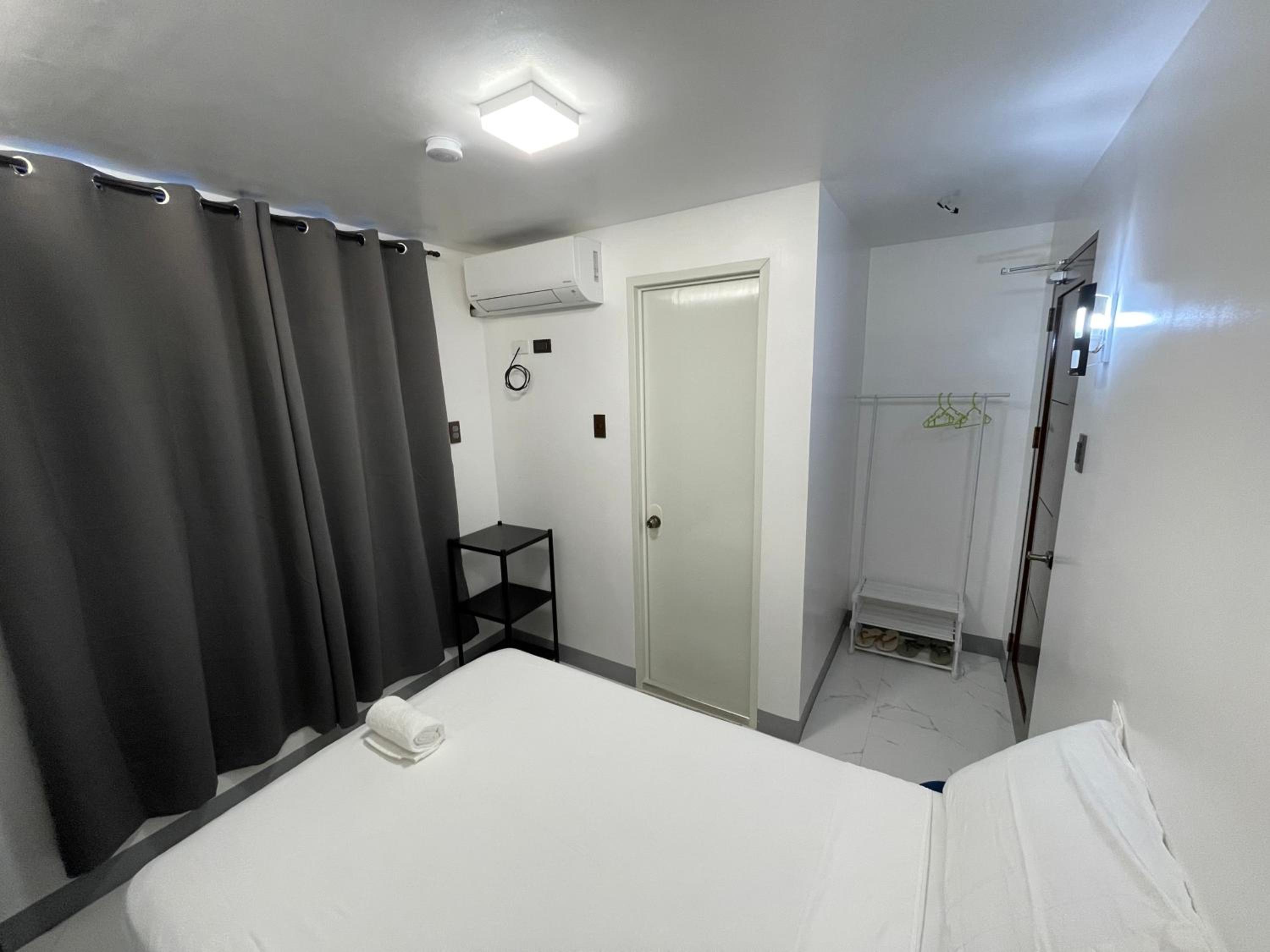 SHOWMECAS Alley Stay