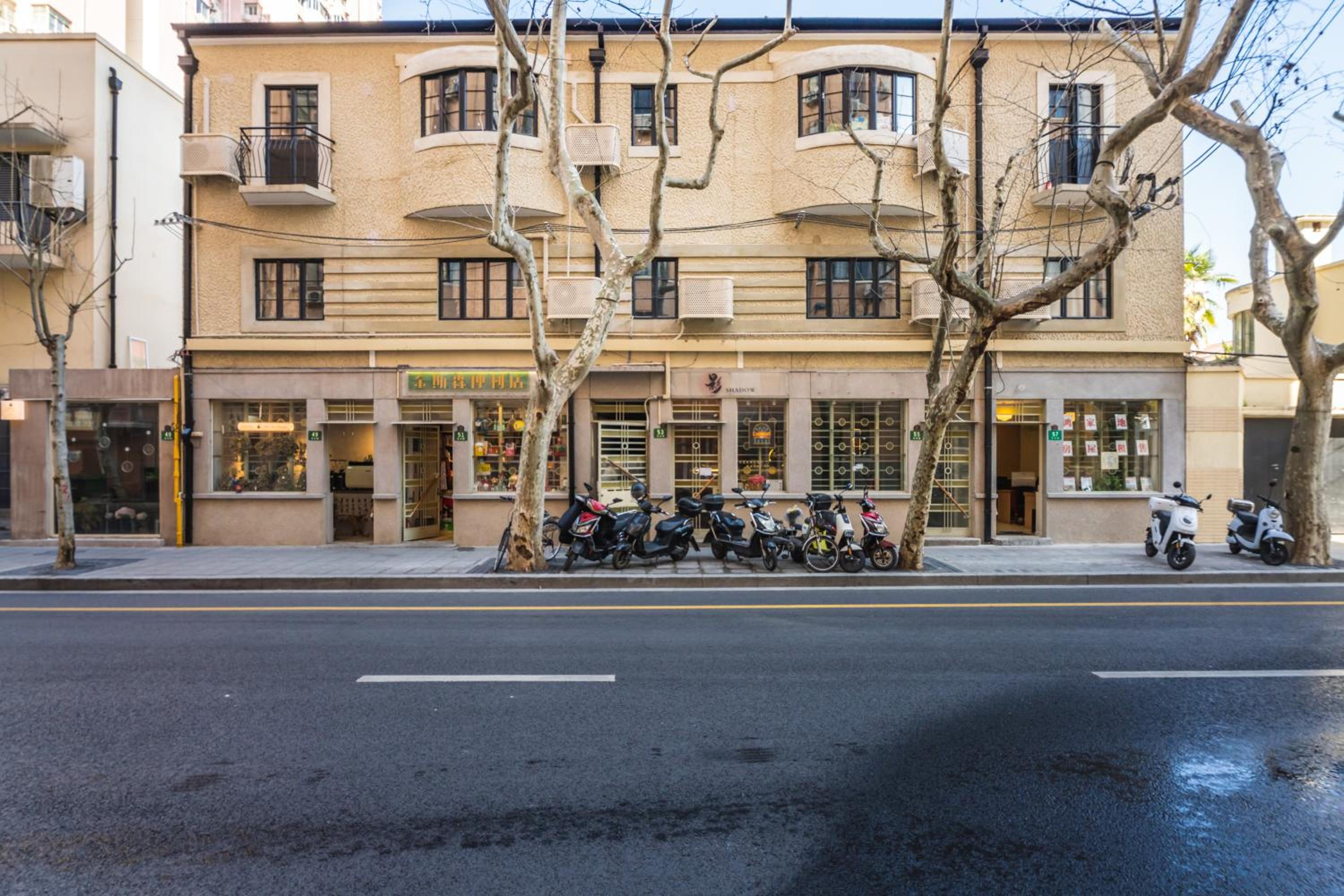 Shanghai Hills& Art Suite 17 - Near Line 1, 10 & 12 South Shanxi Road Metro