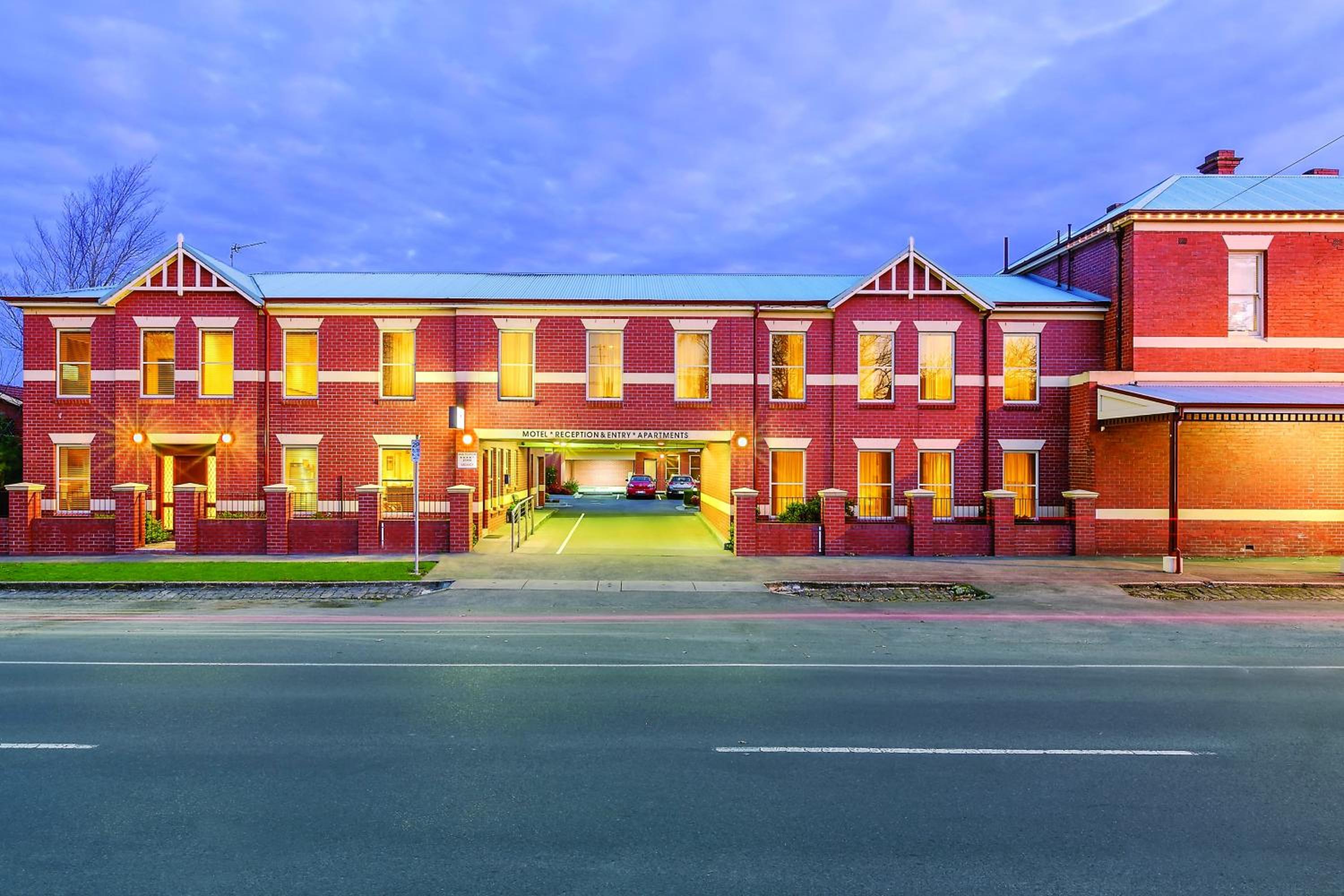 Ballarat Vacations - Lake Inn - Ballarat - Property Image 2
