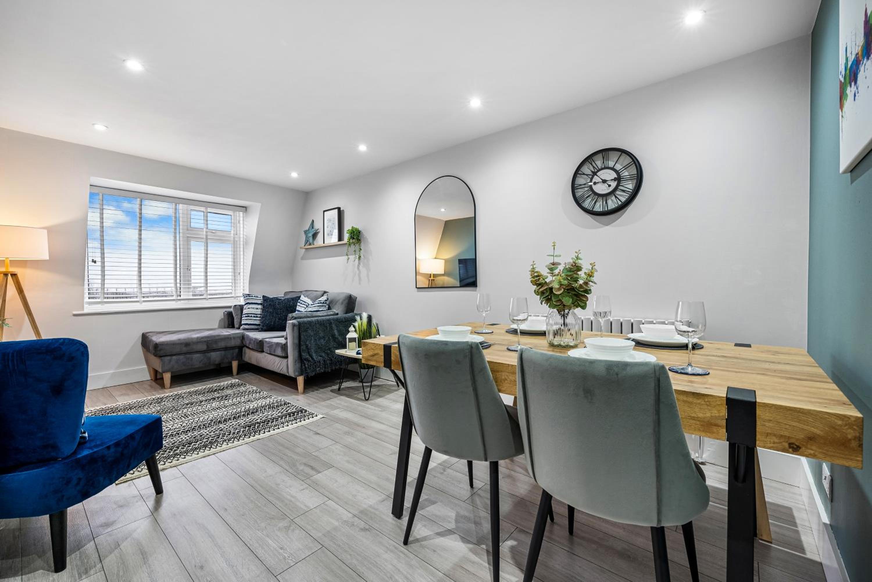Stunning, Spacious & Cosy 2-Bedroom Southsea Apartment, with Great Panoramic Views, Free Parking Permit, Sleeps 4 SUMMER SPECIAL OFFER - by Blue Puffin Sta view 4