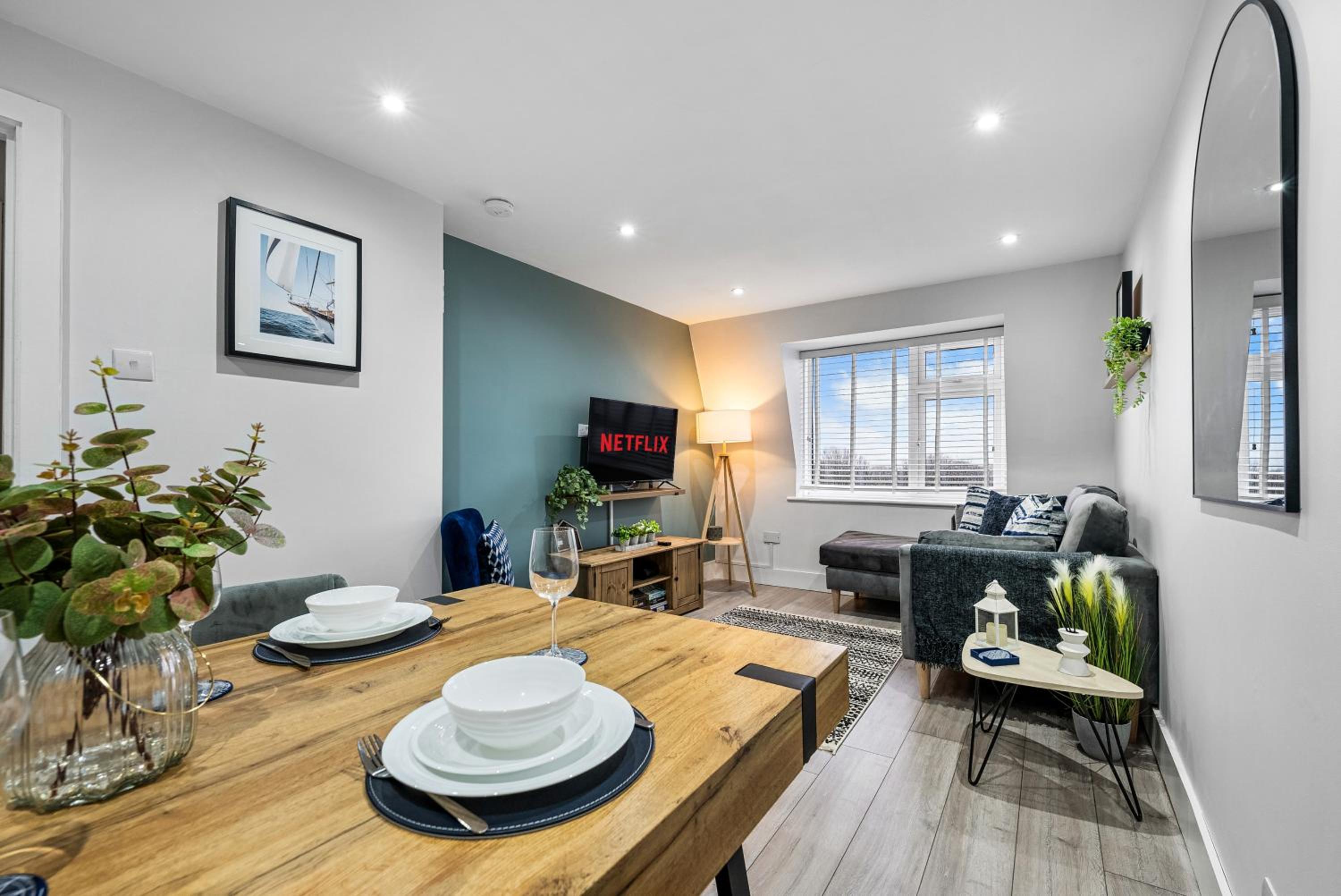 Stunning, Spacious & Cosy 2-Bedroom Southsea Apartment, with Great Panoramic Views, Free Parking Permit, Sleeps 4 SUMMER SPECIAL OFFER - by Blue Puffin Sta view 3