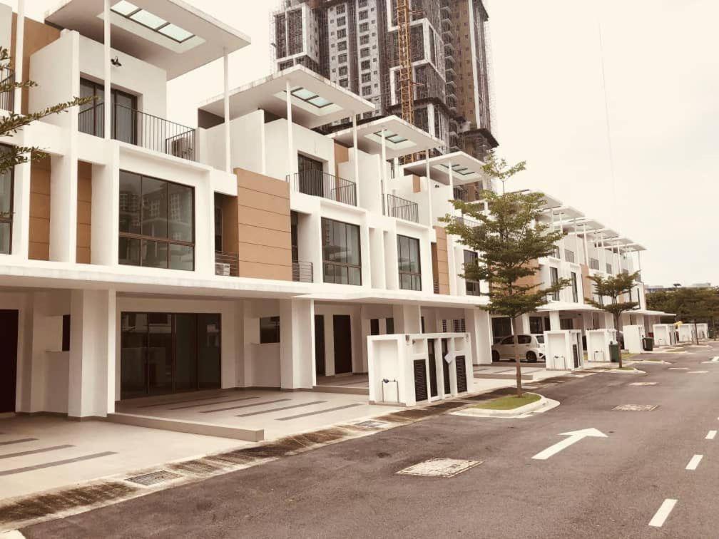 Hygienic Cyberjaya Landed Homestay, Free Wifi, Free Parking, Self Check in photo 1