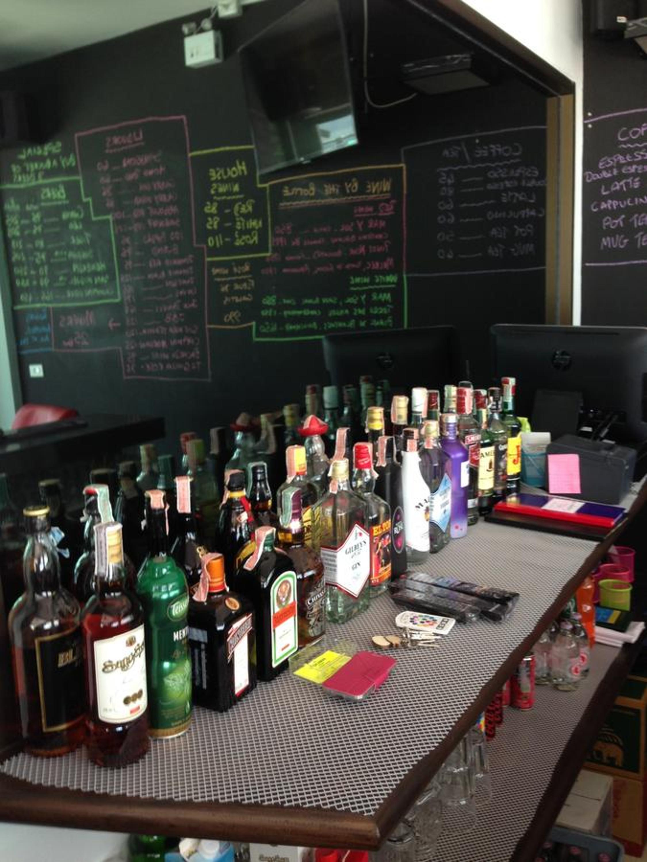 Hideaway Guest House And Bar