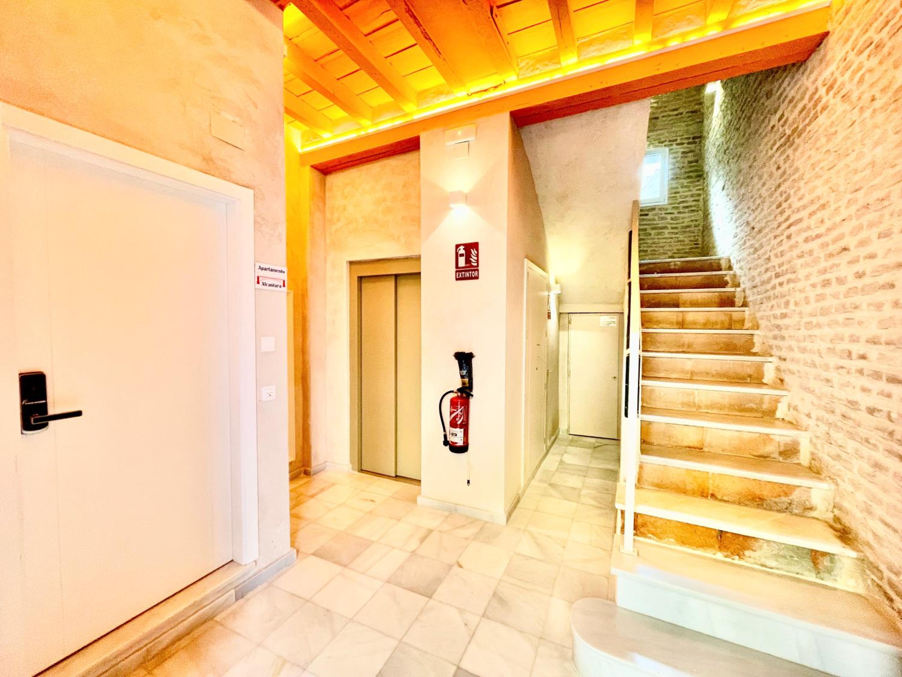 Click Triana Apartment