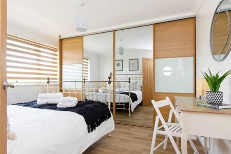 Charming Bolthole 400m to Beach view 2