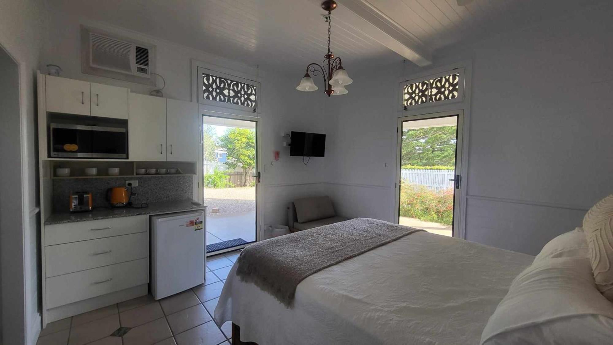 Ribbonwood Bed & Breakfast, Emu Park Qld