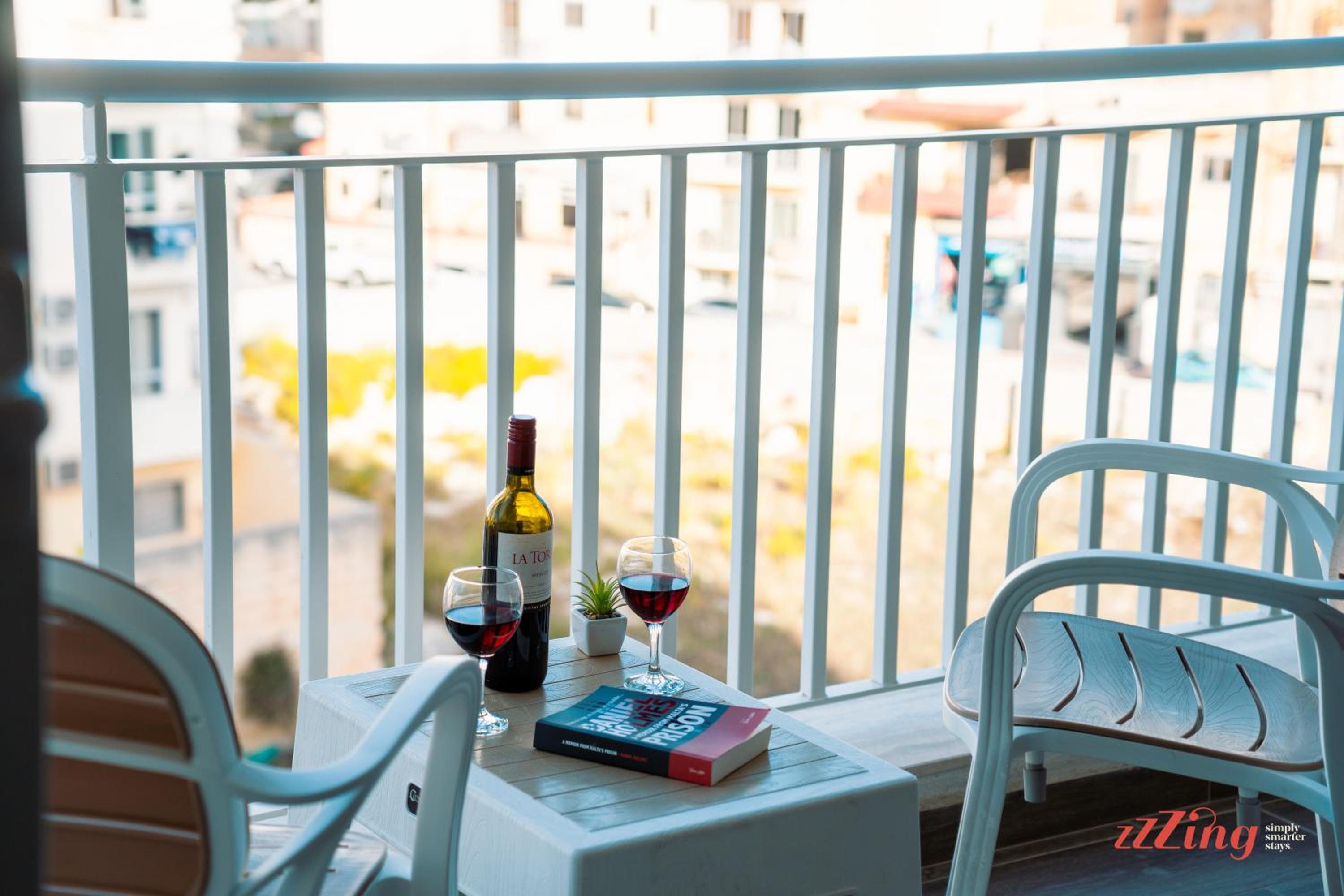 A Stylishly Chic Holiday Home photo 4