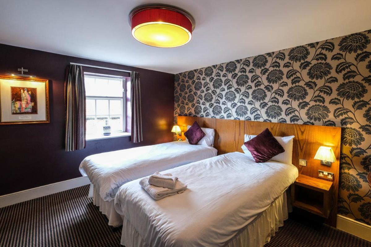 The Unicorn Hotel Wetherspoon view 4