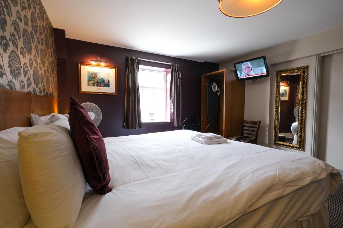 The Unicorn Hotel Wetherspoon view 2
