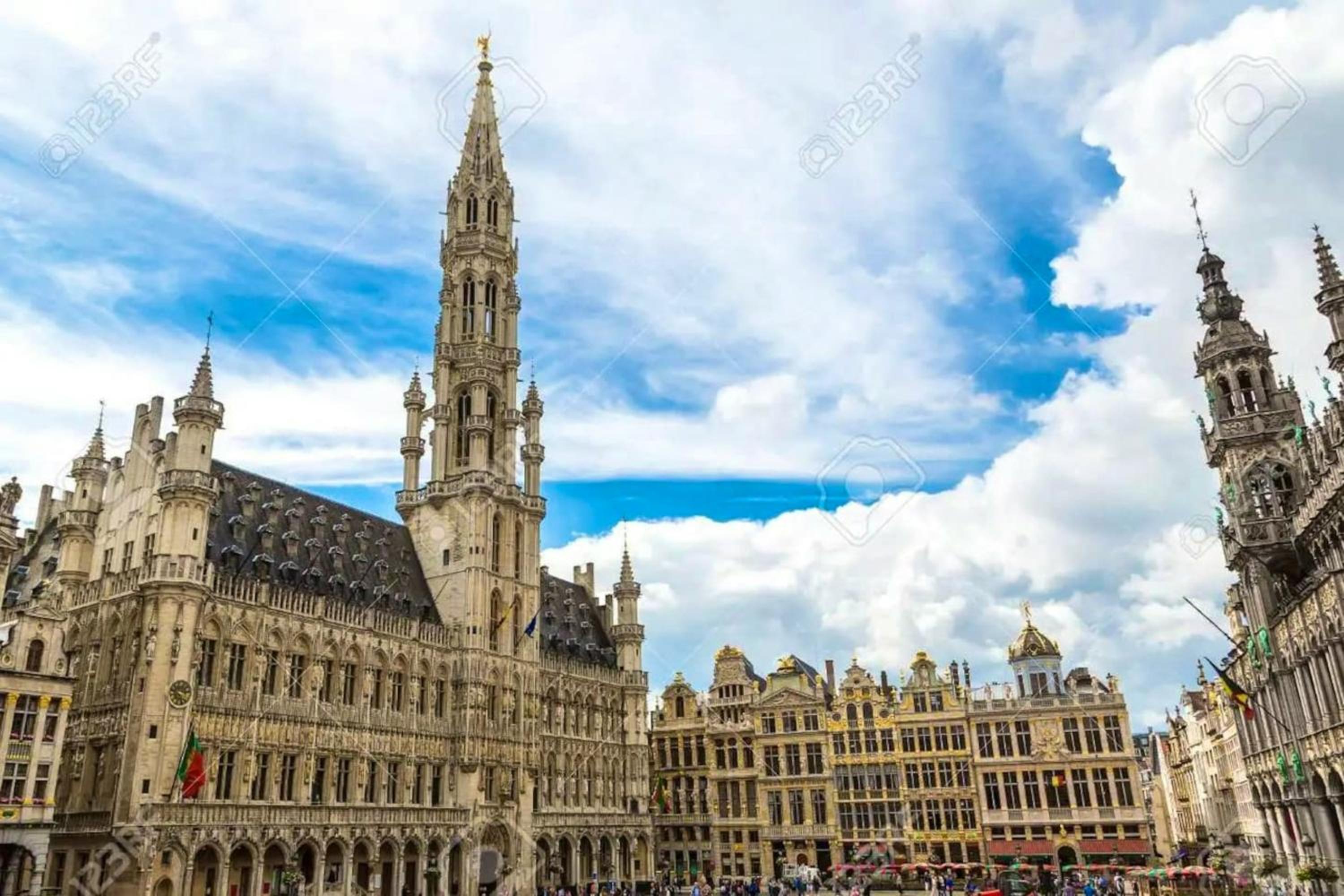 Modern Apartment in Molenbeek-Saint-Jean / 77 m² / Parking