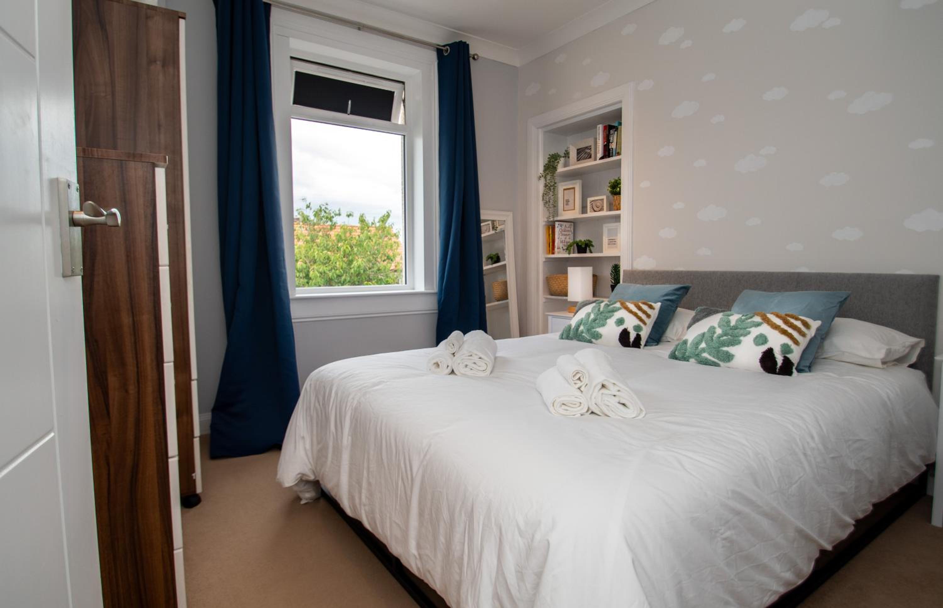 Linburn Cottage Dunfermline near Edinburgh view 3