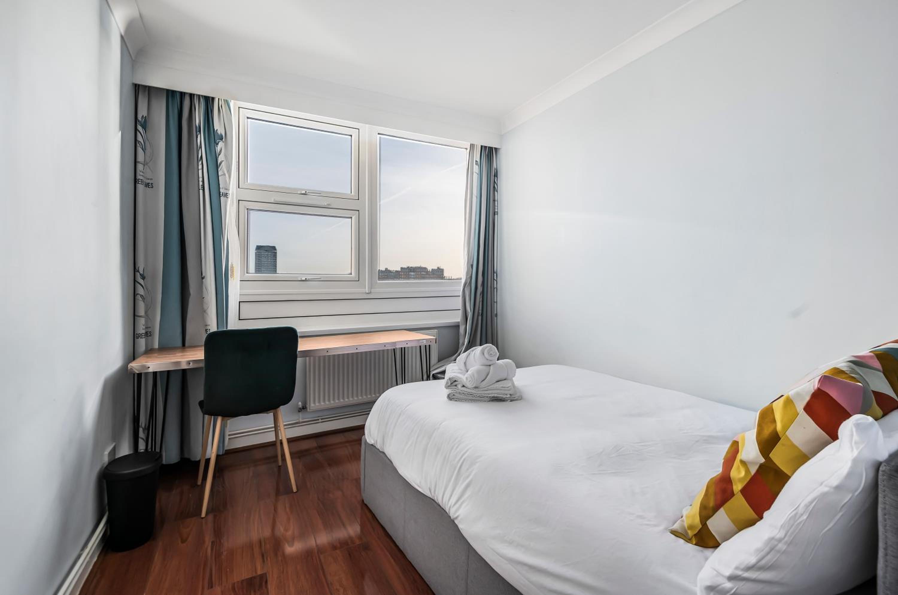 Riverside 3BR with Easy Transport 20mins to City Centre